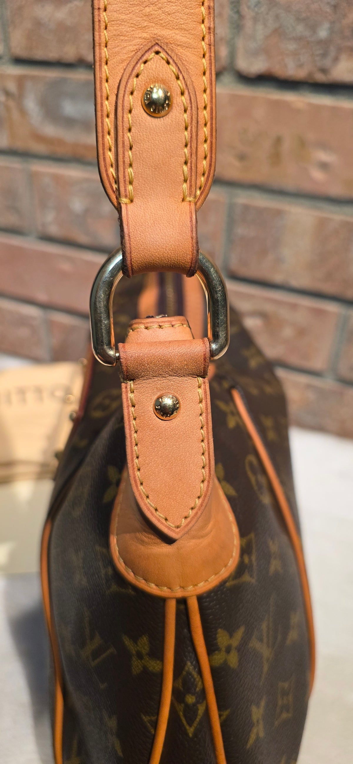 Authentic Louis Vuitton Thames GM Monogram
