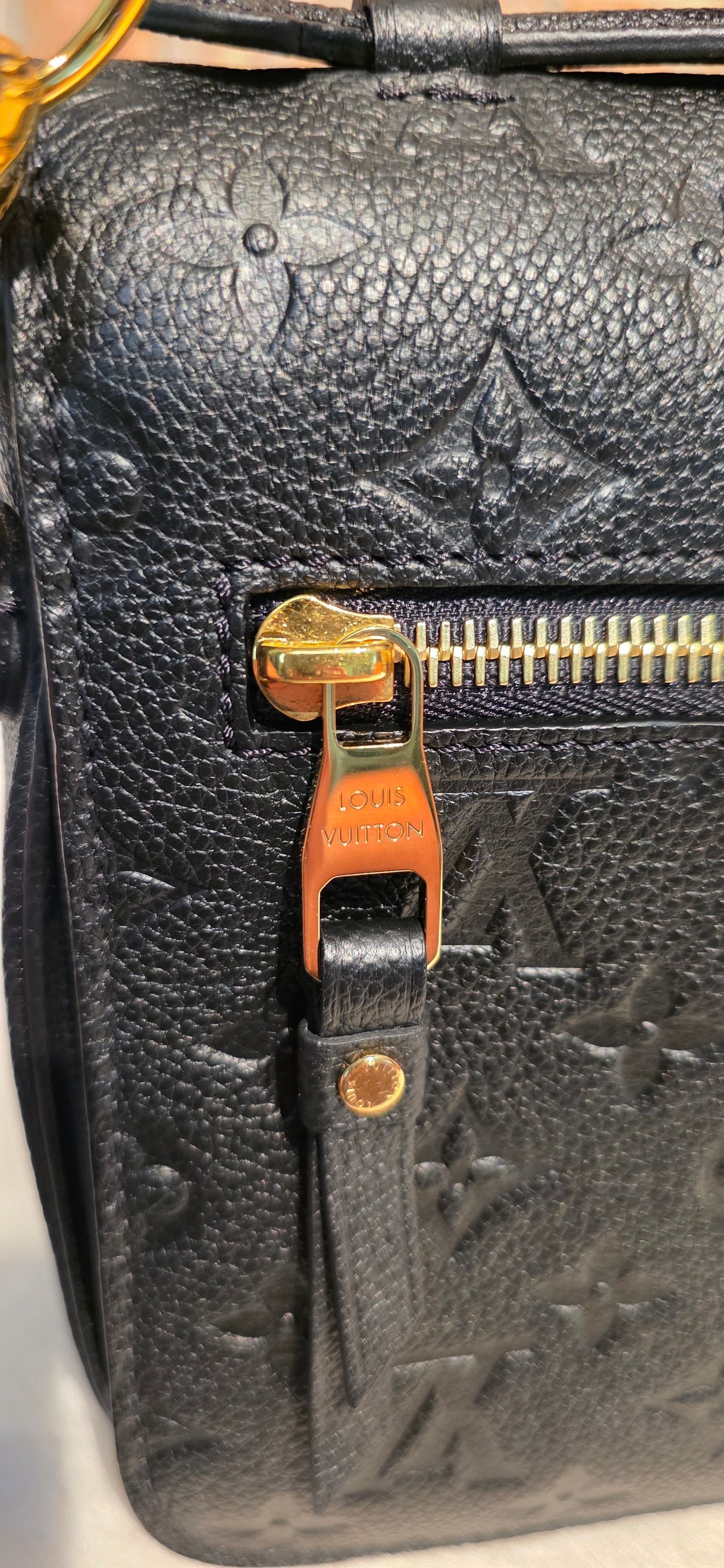 Authentic Louis Vuitton Pochette Metis Empreinte Noir