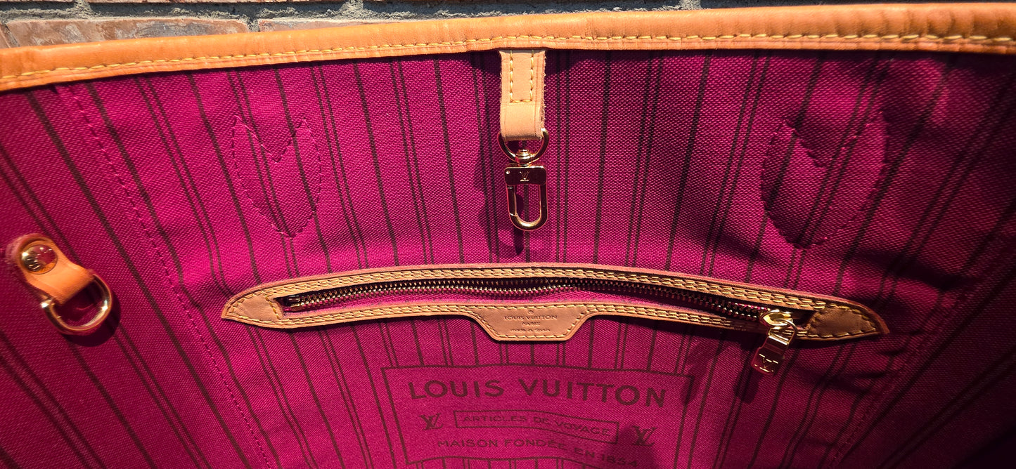 Authentic Neverfull MM Monogram Fuchsia Interior (BAG ONLY)