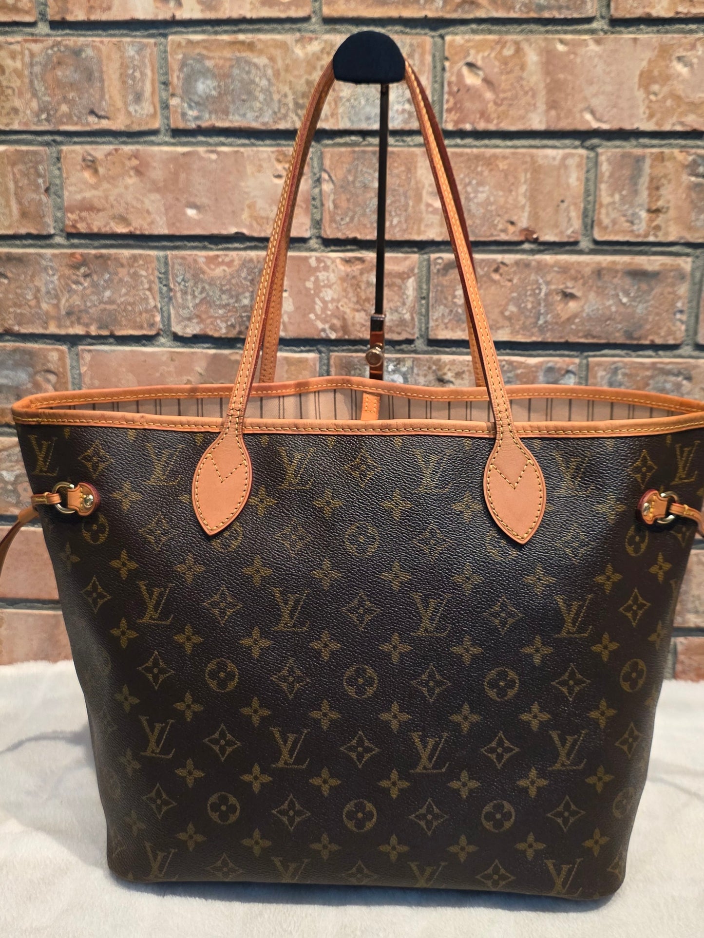 Authentic Louis Vuitton Neverfull MM Monogram