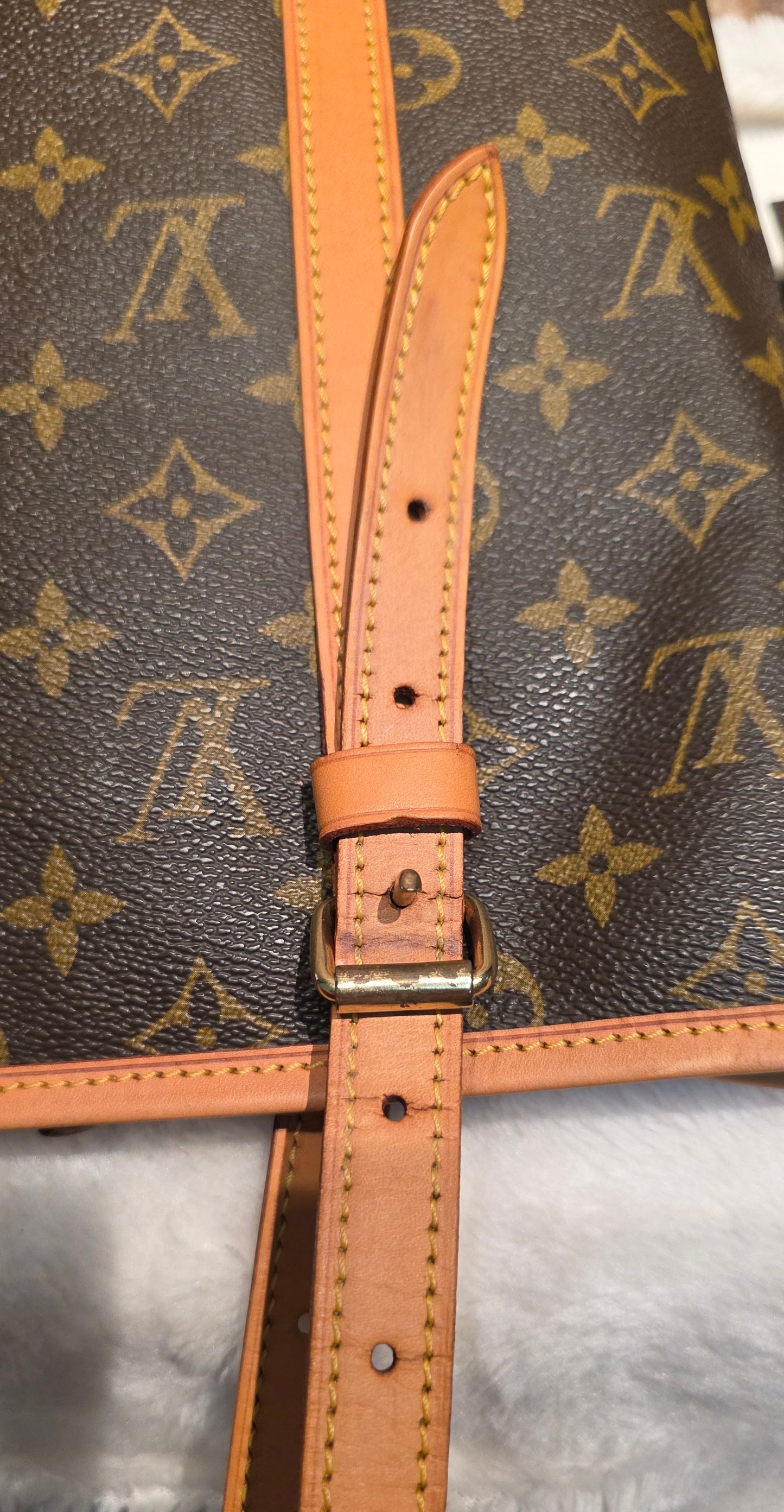 Authentic Louis Vuitton Bucket GM with Pouch