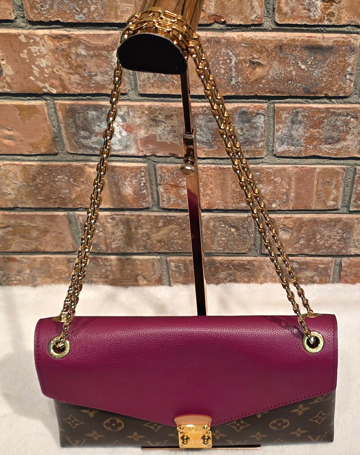 Authentic Louis Vuitton Pallas Chain in Aurore