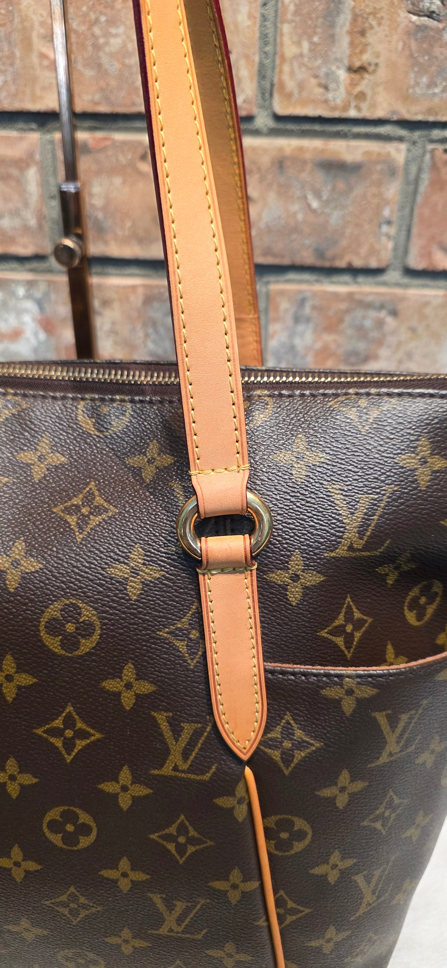Authentic Louis Vuitton Totally MM