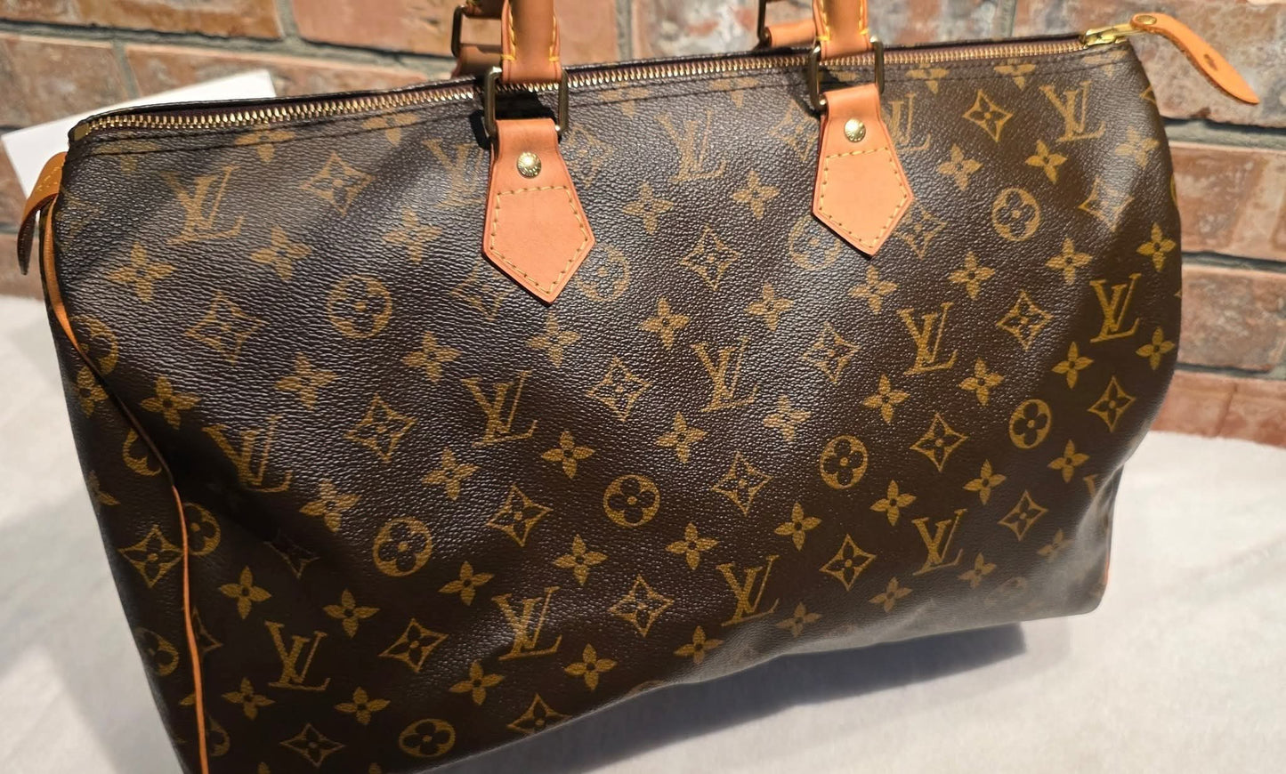 Authentic Louis Vuitton Speedy 40 Monogram