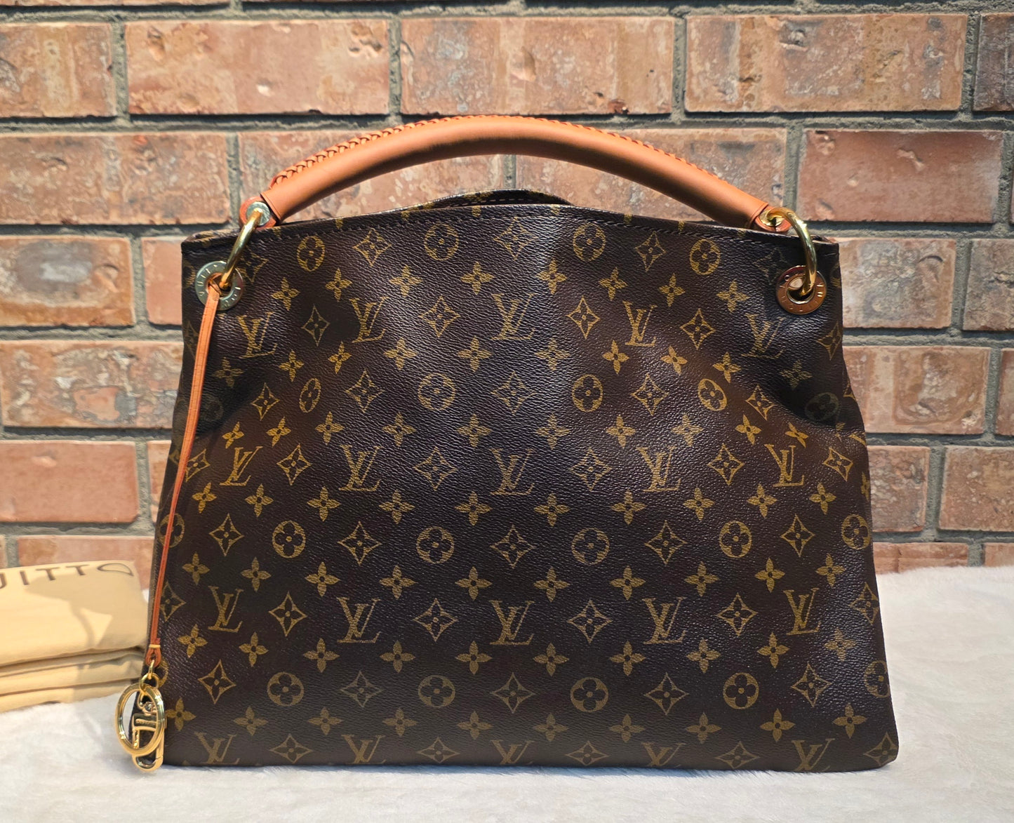 Authentic Louis Vuitton Artsy MM Monogram