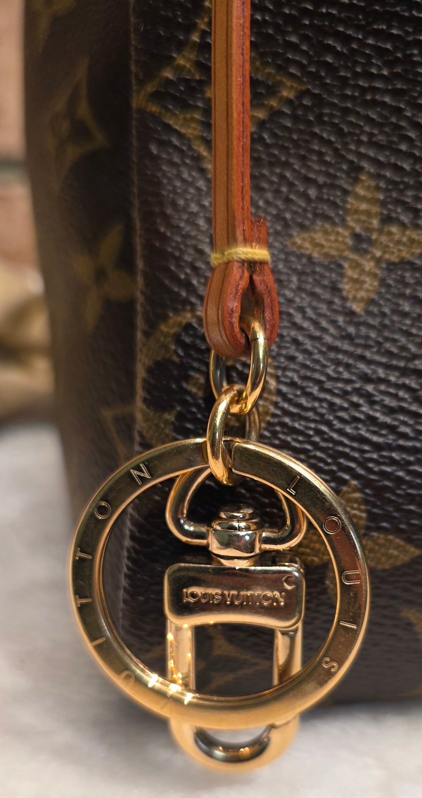 Authentic Louis Vuitton Artsy MM Monogram