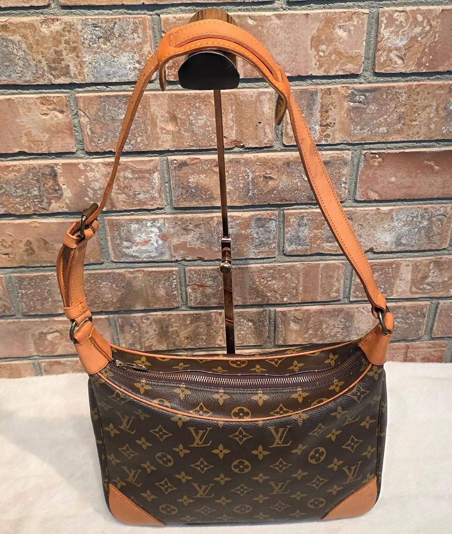 Authentic Louis Vuitton Boulogne 30