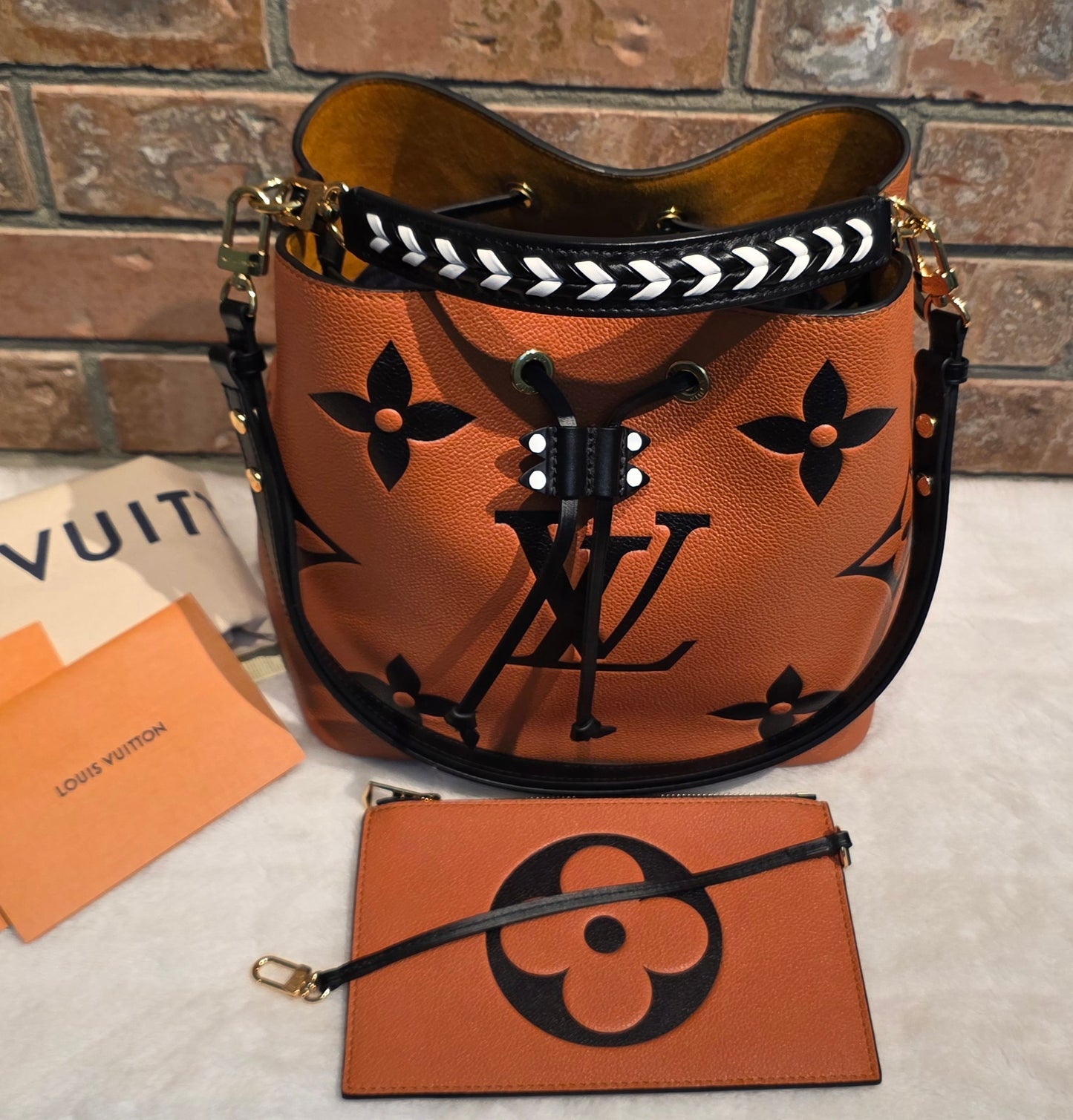 Authentic Louis Vuitton Crafty NeoNoe MM Giant Monogram in Caramel