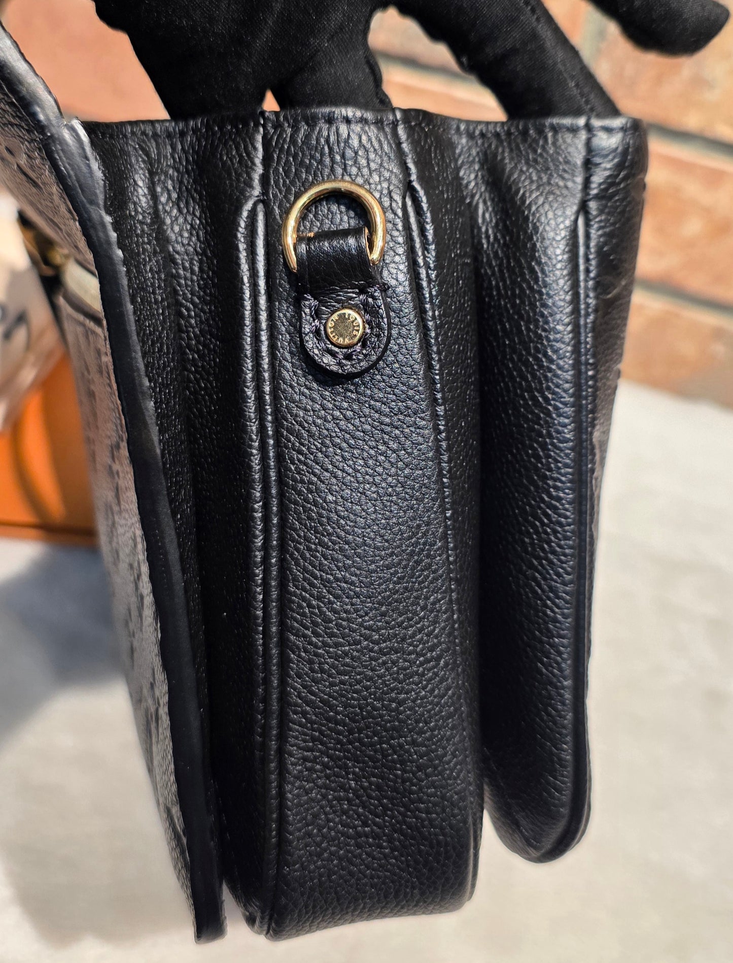 Authentic Louis Vuitton Pochette Metis Empreinte Noir