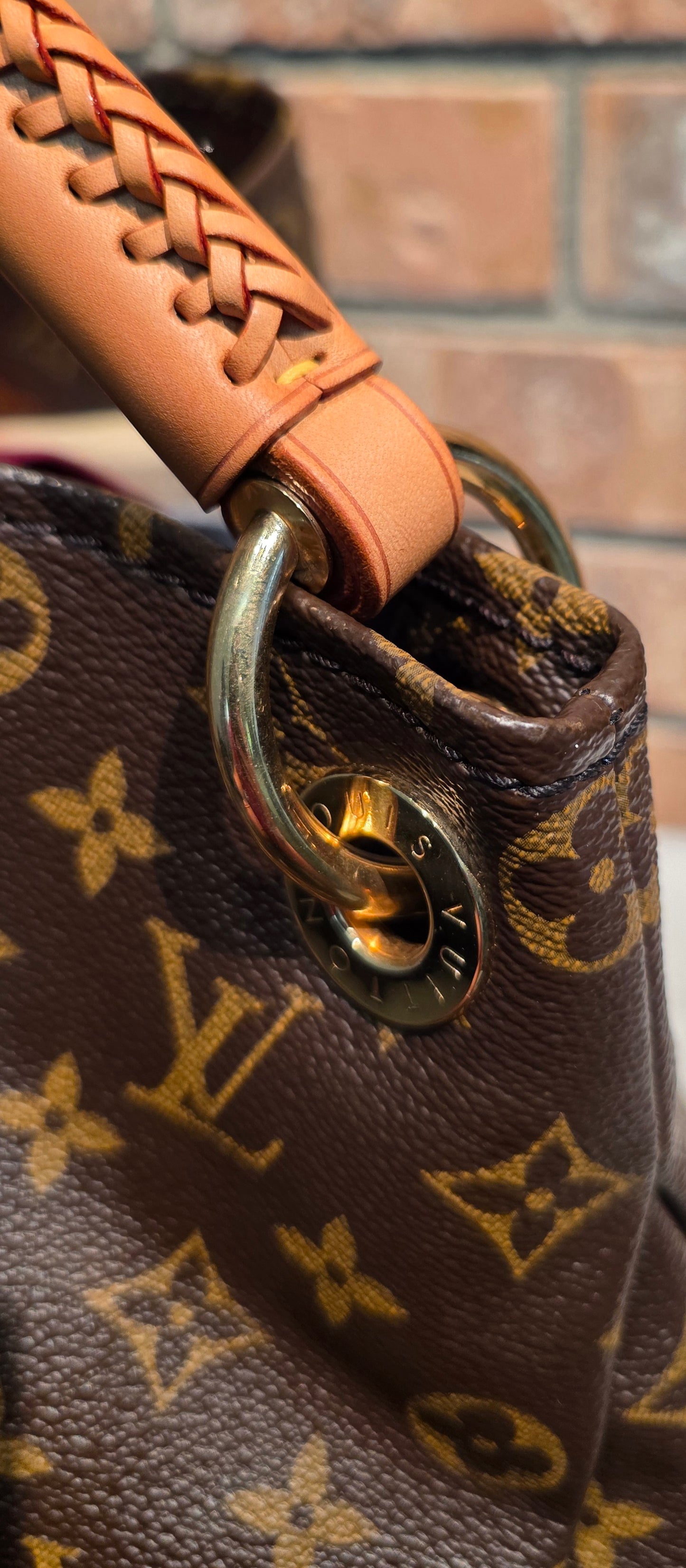 Authentic Louis Vuitton Artsy MM Monogram