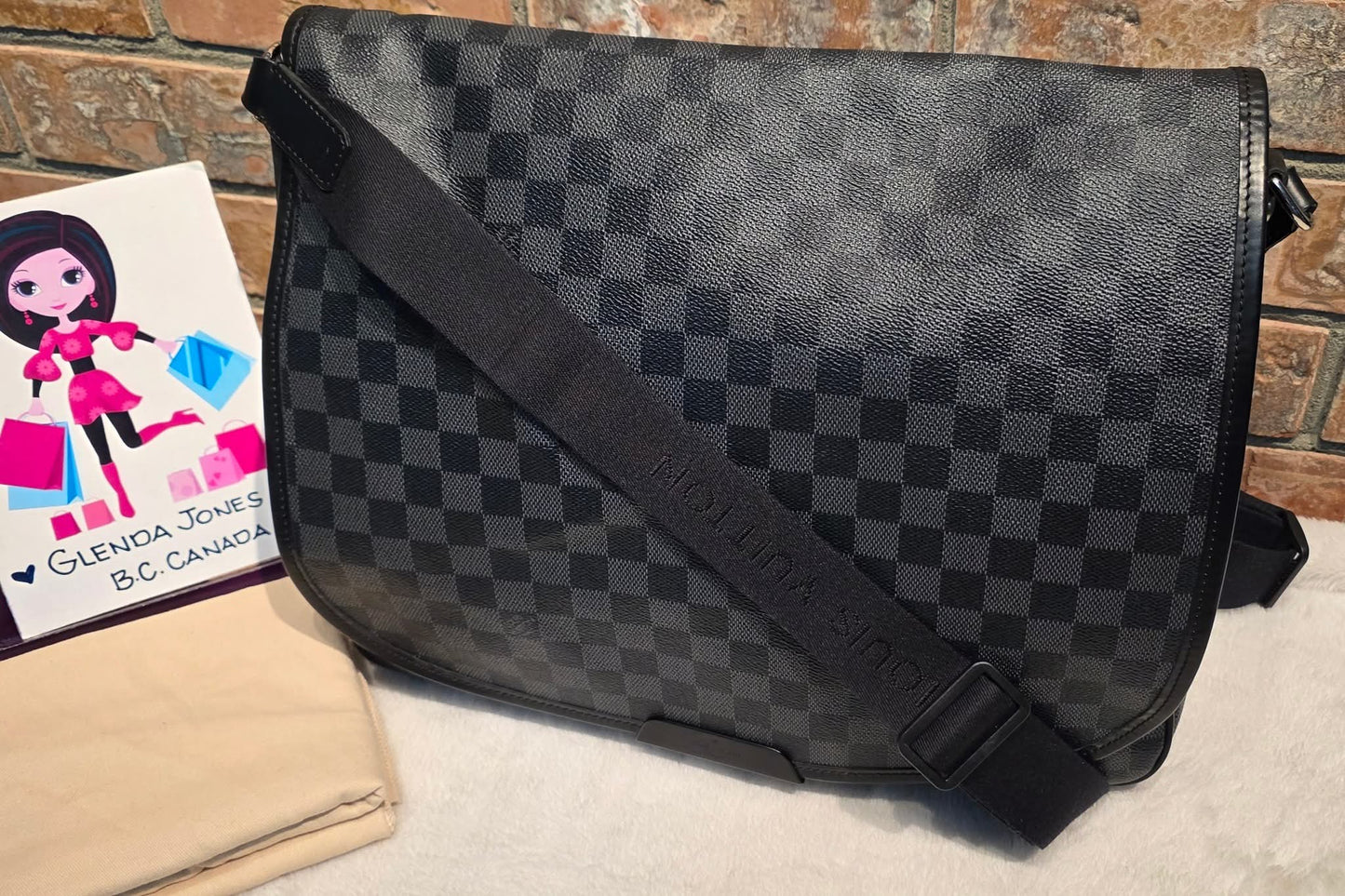 Authentic Louis Vuitton Daniel GM Damier Graphite