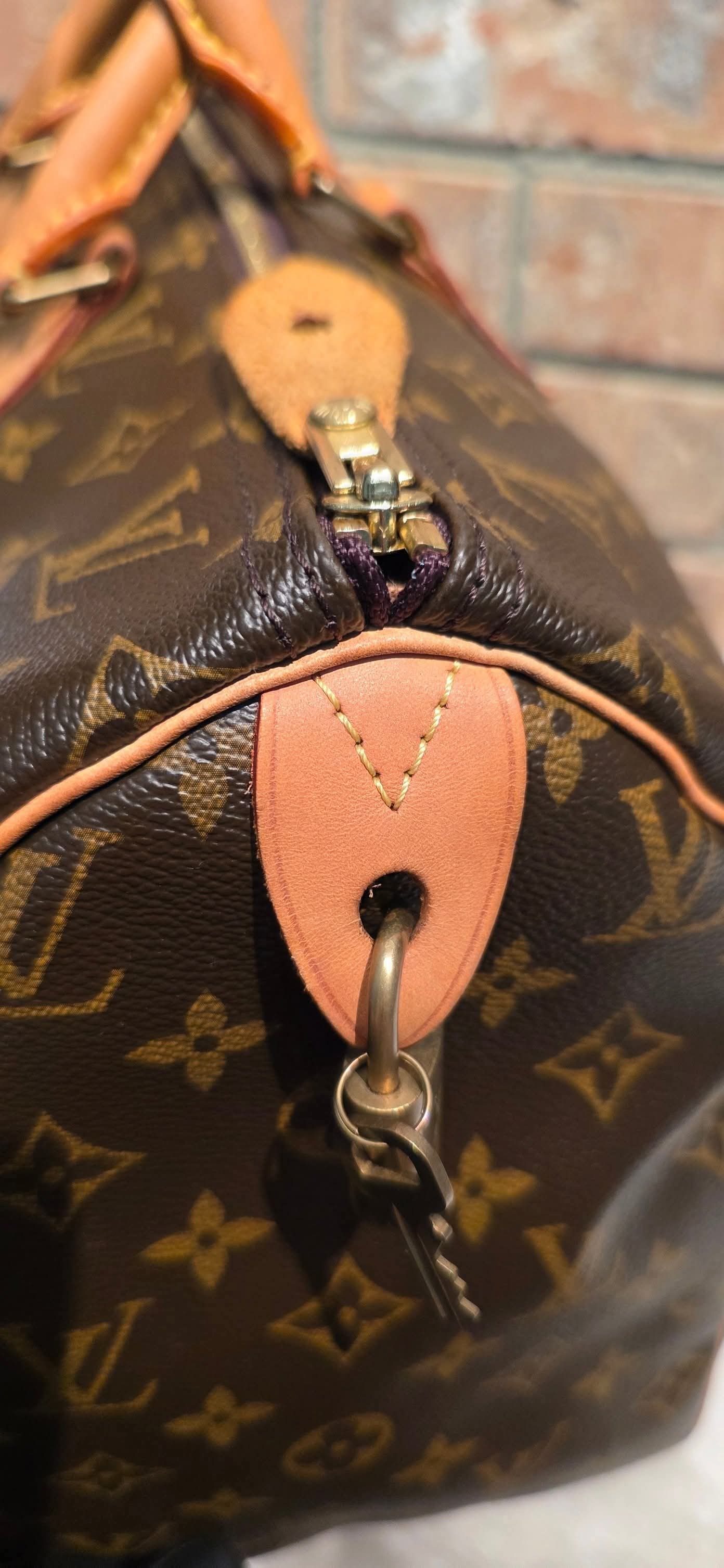 Authentic Louis Vuitton Speedy 40 Monogram