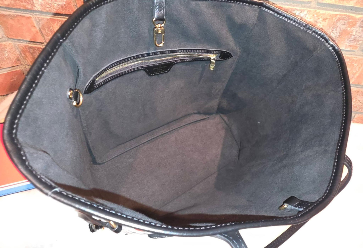 Authentic Louis Vuitton Neverfull MM with Pouch Game On Collection