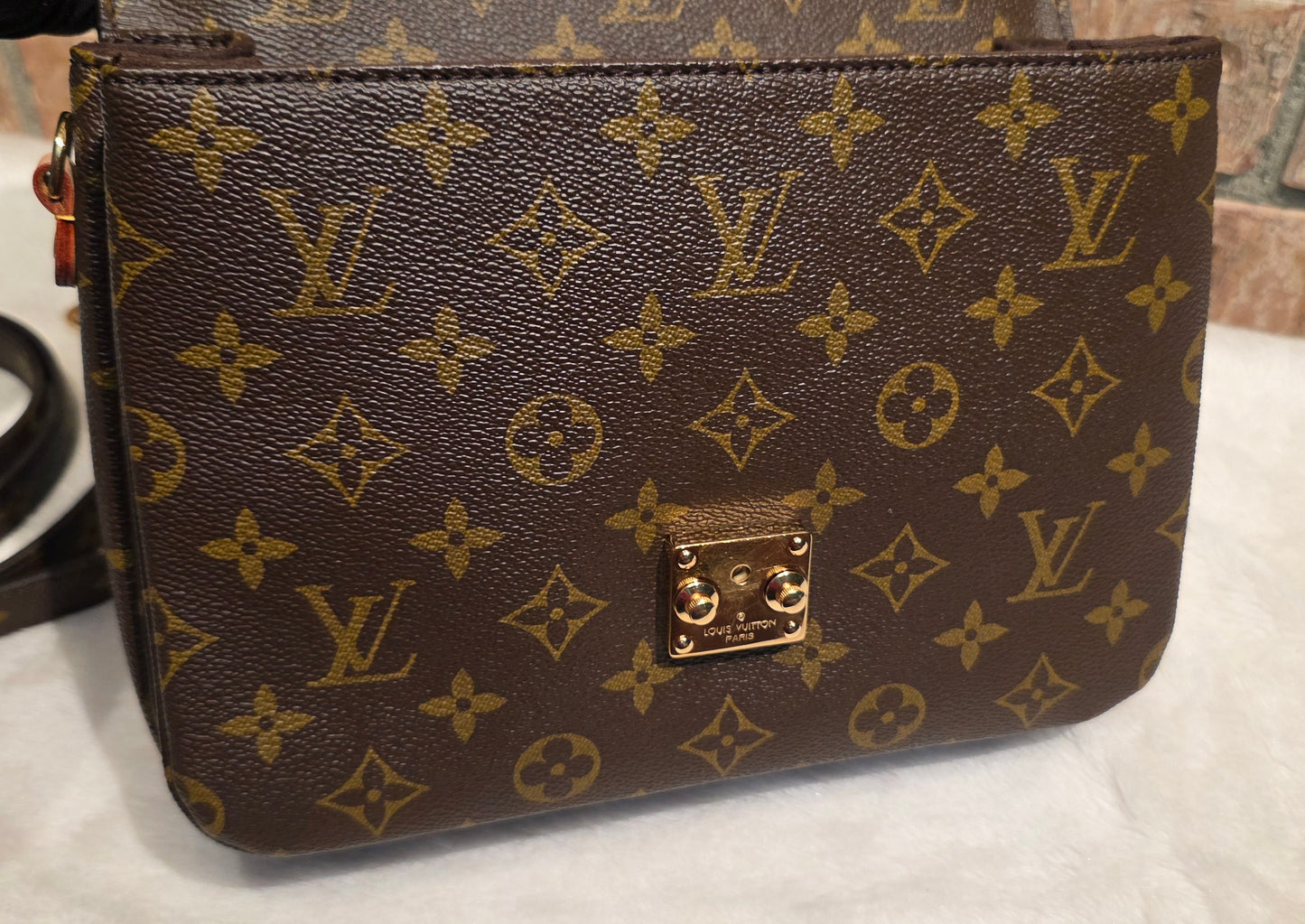 Authentic Louis Vuitton Pochette Metis Monogram