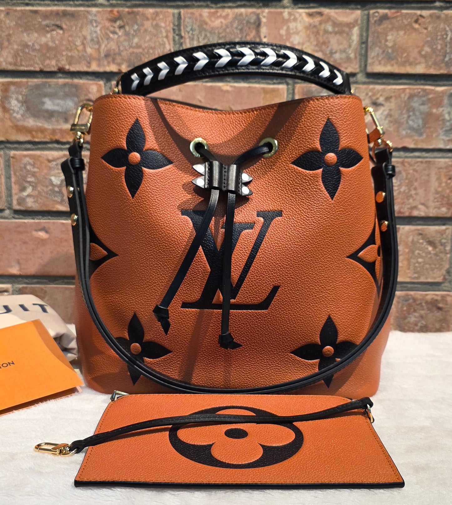 Authentic Louis Vuitton Crafty NeoNoe MM Giant Monogram in Caramel