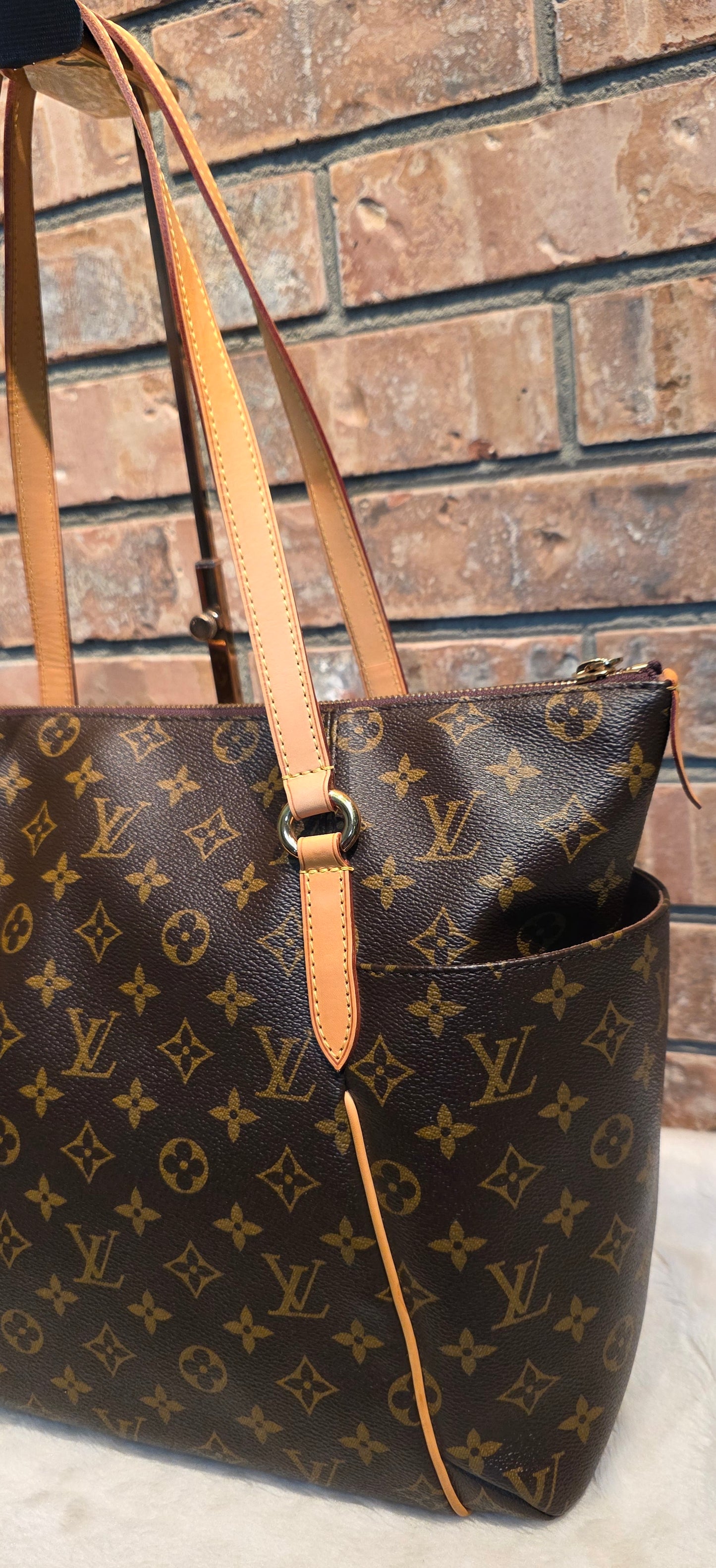 Authentic Louis Vuitton Totally MM Monogram