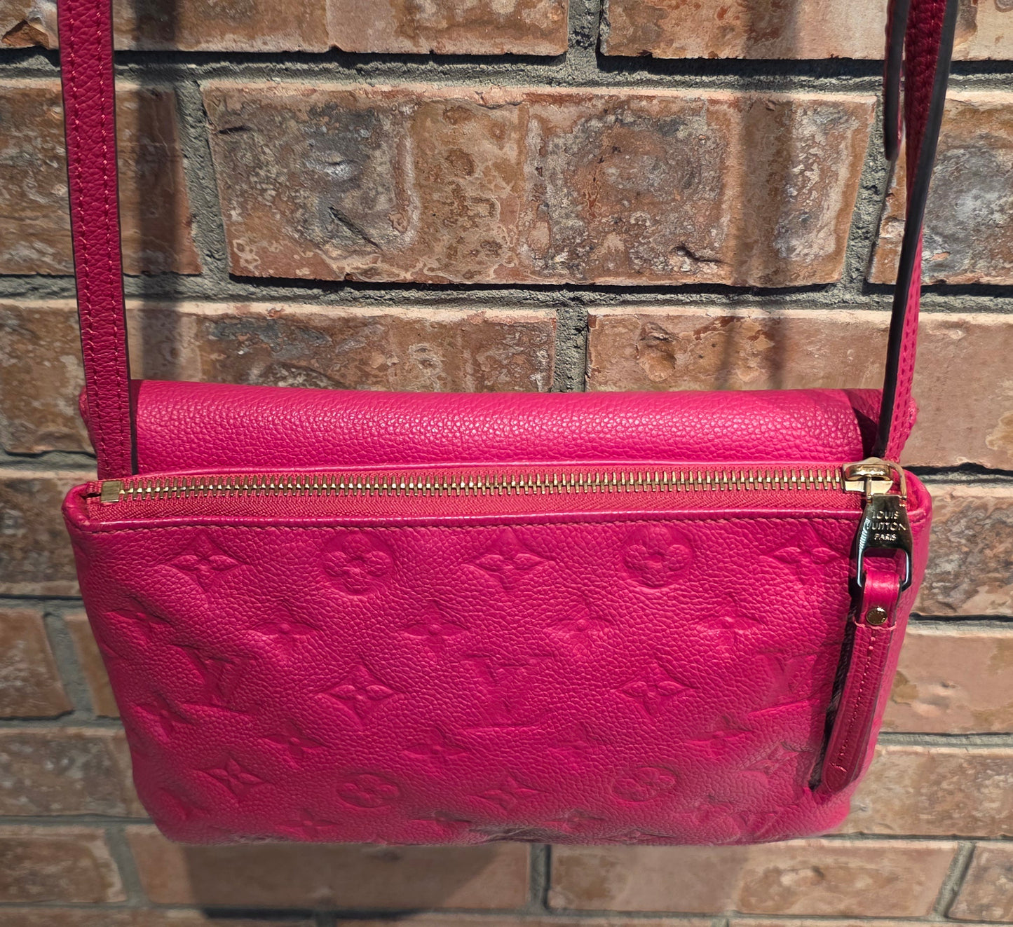 Authentic Louis Vuitton Twice/Twinset Pochette in Dahlia Pink