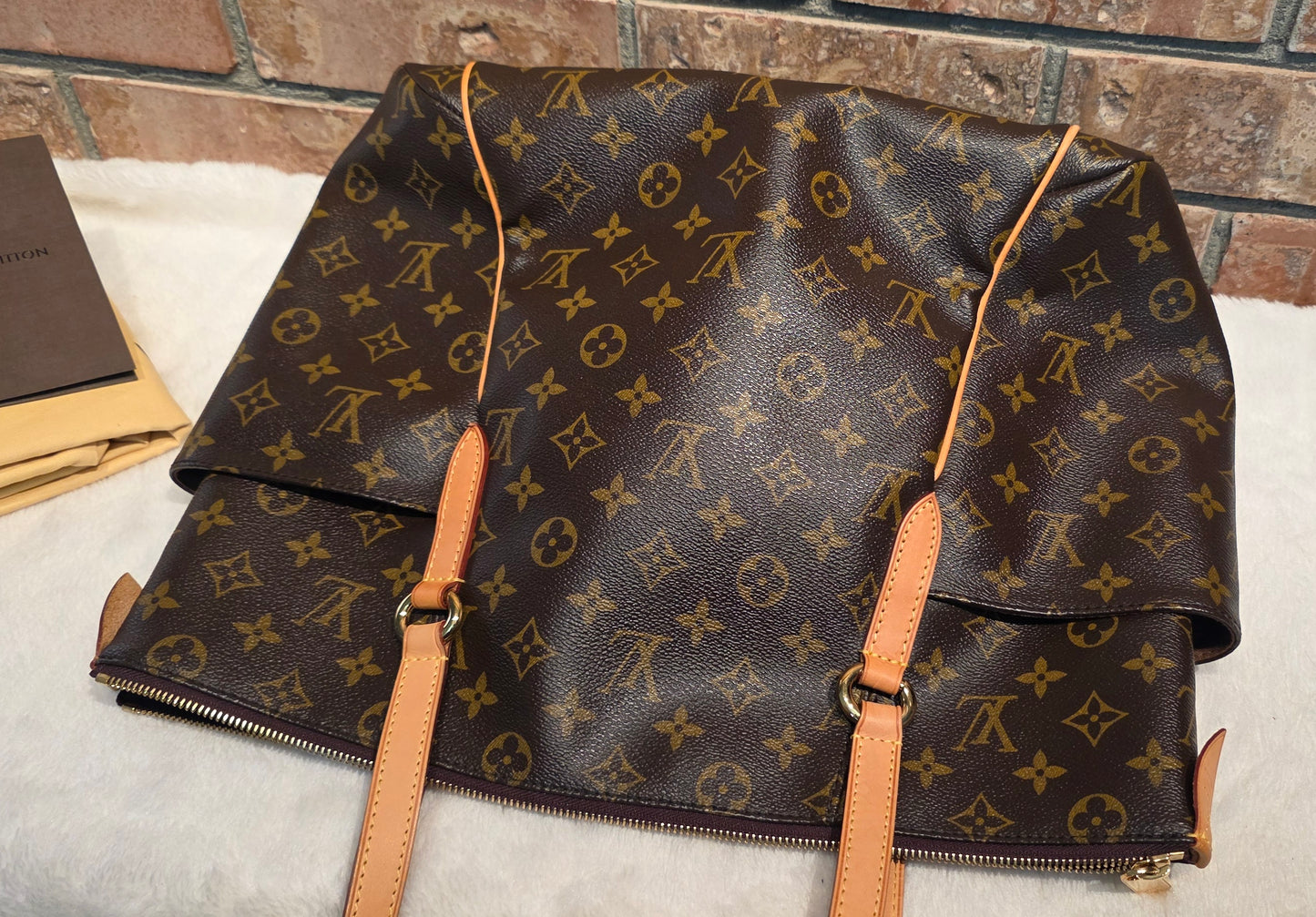 Authentic Louis Vuitton Totally MM Monogram