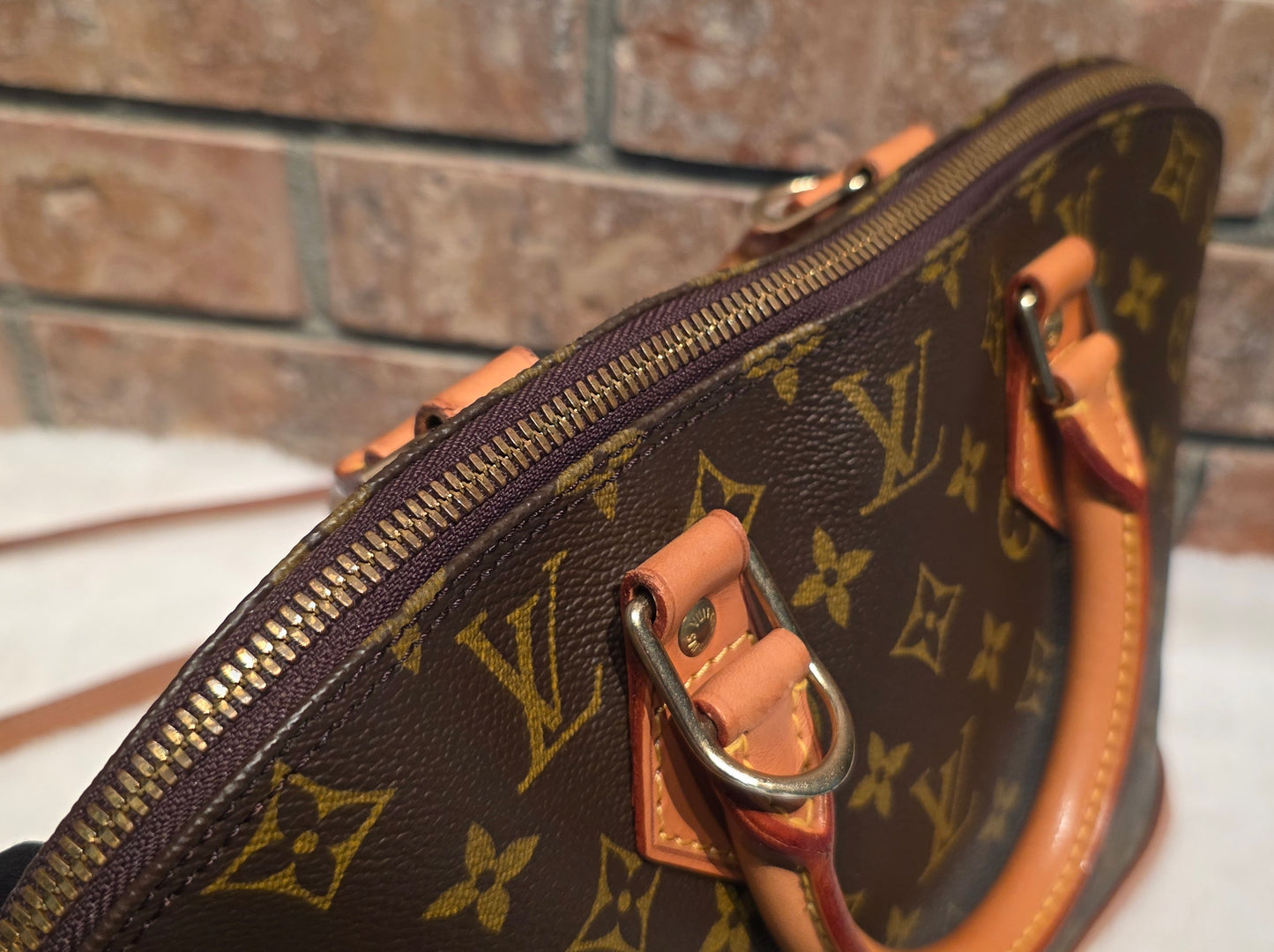 Authentic Louis Vuitton Alma PM Monogram (With Strap)