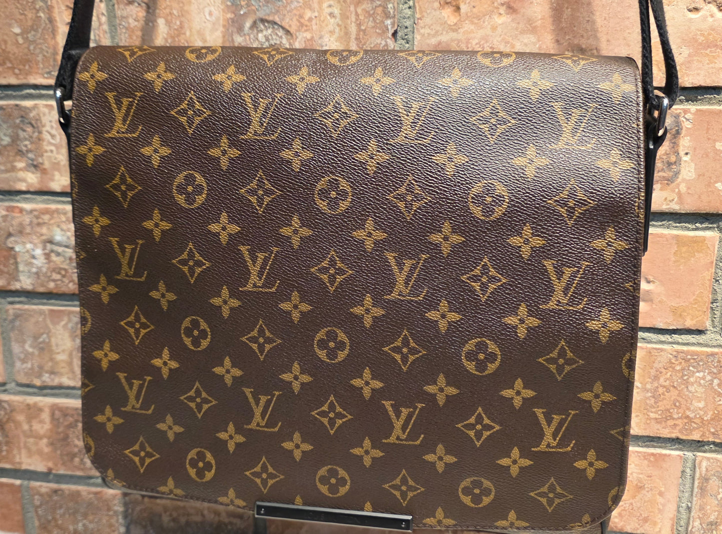 Authentic Louis Vuitton Monogram Macassar District MM