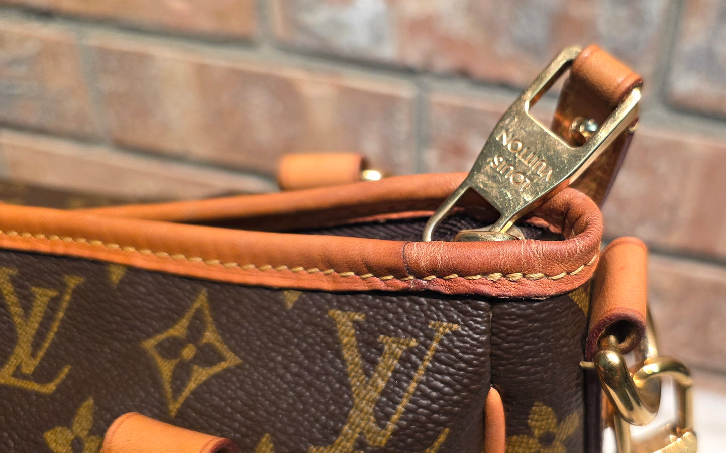 Authentic Louis Vuitton Estrella MM