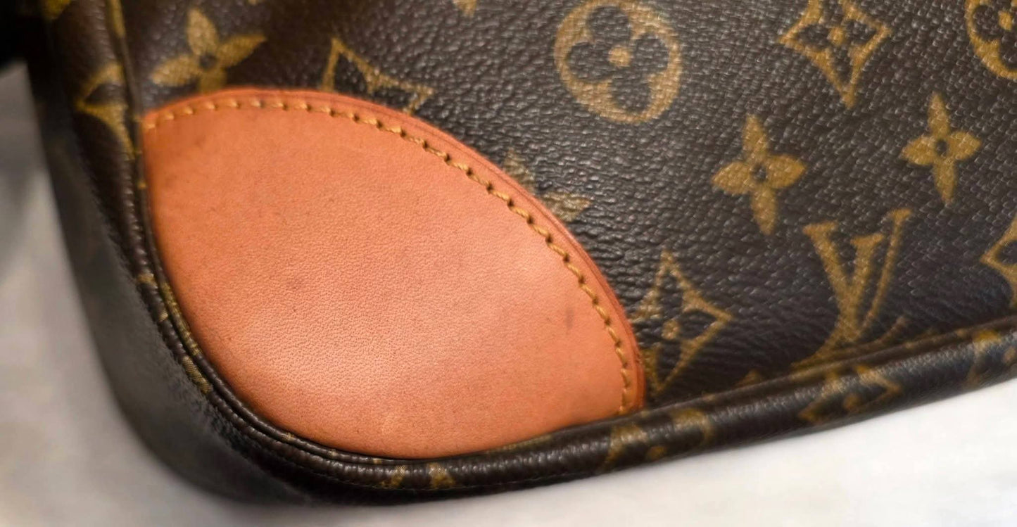 Authentic Louis Vuitton Boulogne 30