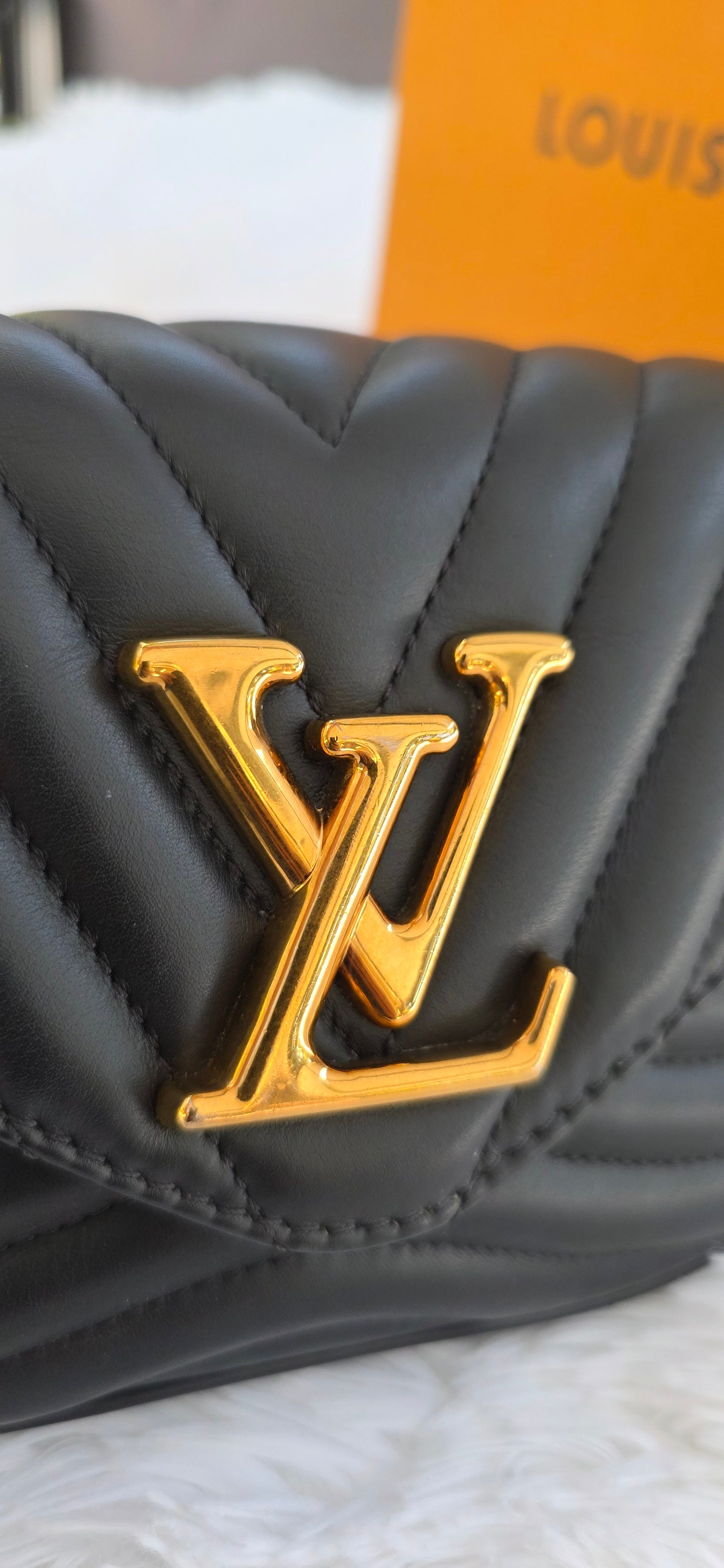 Authentic Louis Vuitton New Wave Multipochette Noir