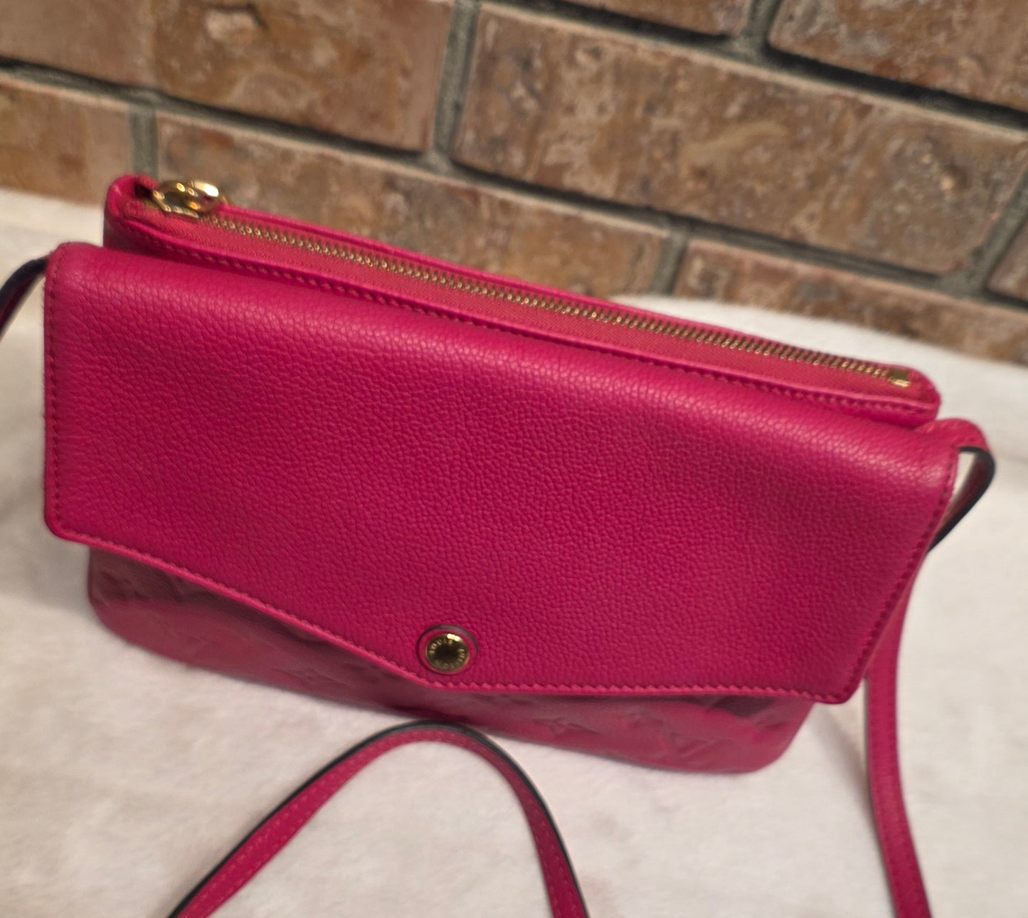 Authentic Louis Vuitton Twice/Twinset Pochette in Dahlia Pink