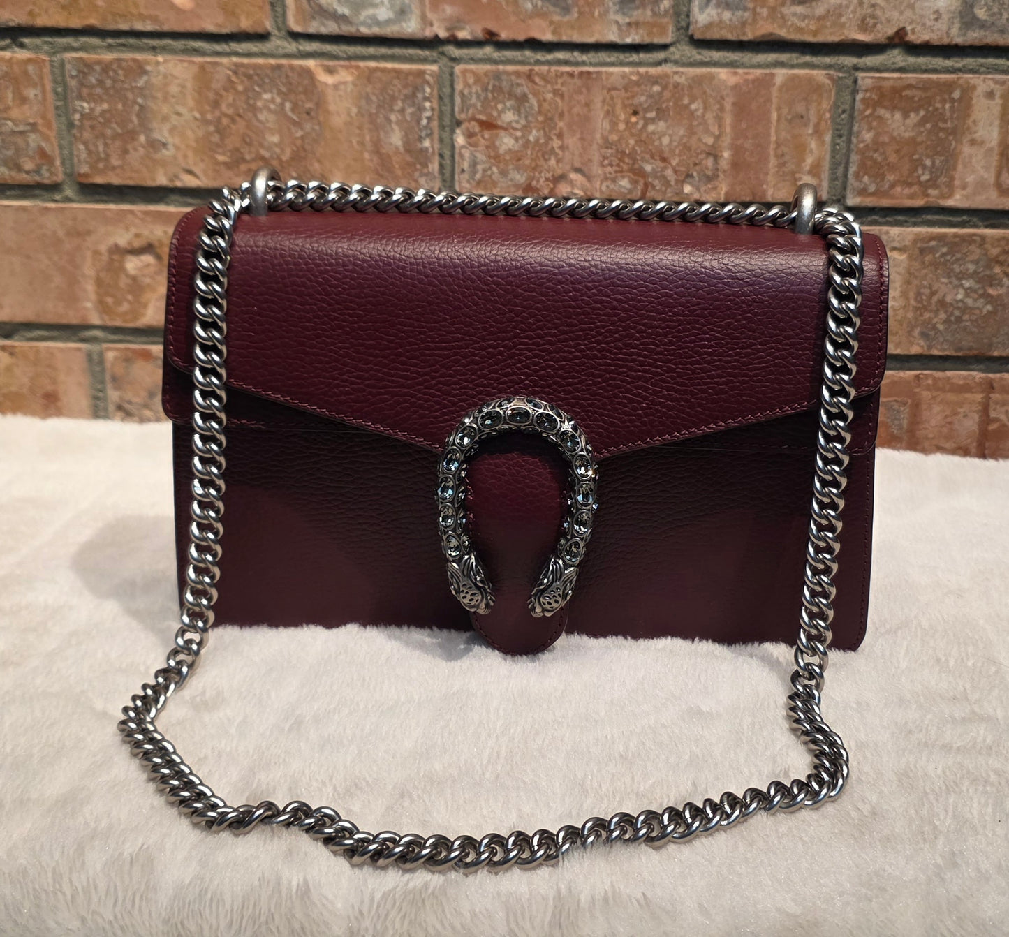 Authentic Gucci Dionysus Shoulder Bag in Burgundy