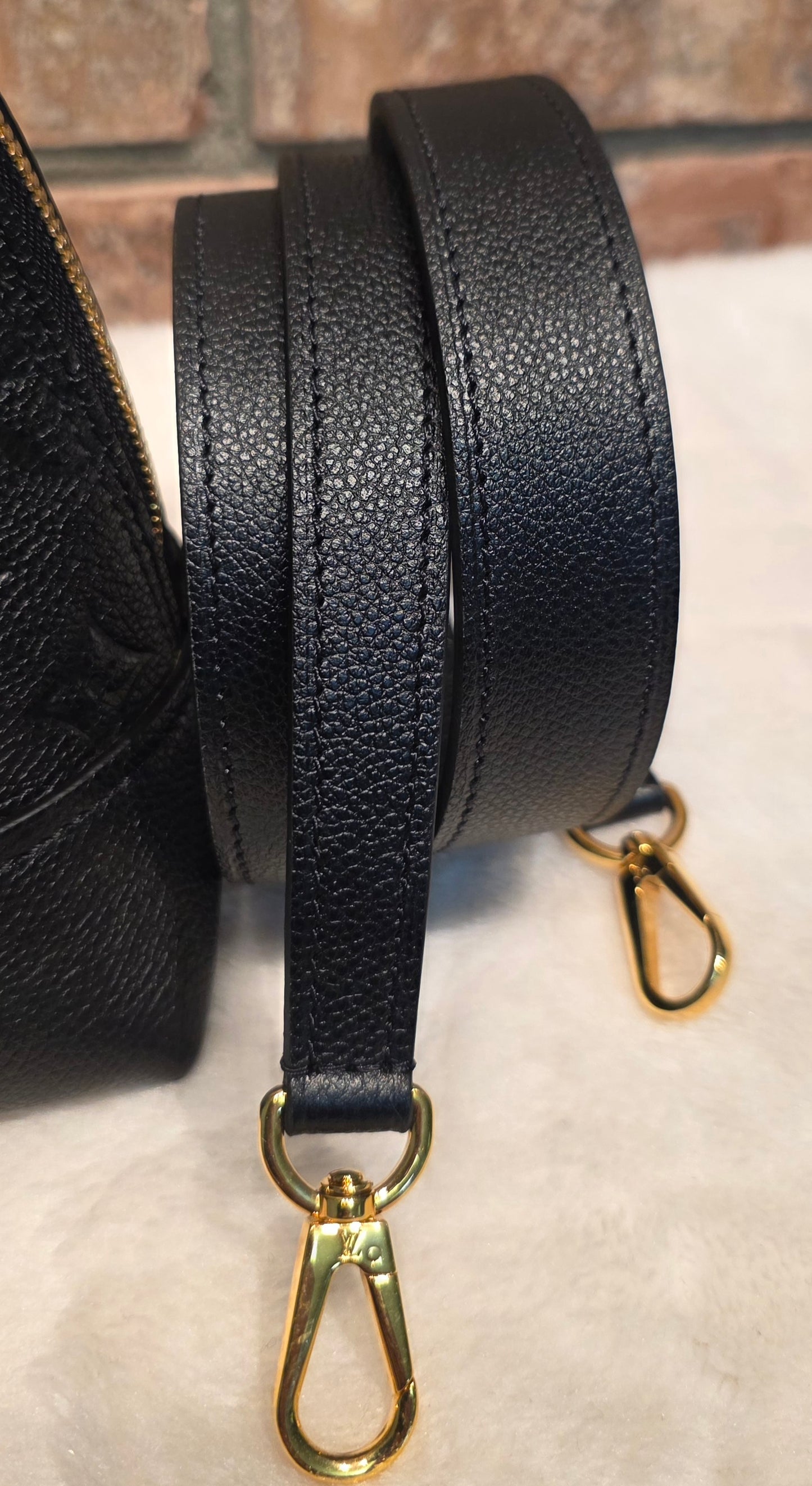 Authentic Louis Vuitton Neo Alma BB Empreinte Noir