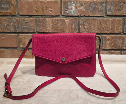 Authentic Louis Vuitton Twice/Twinset Pochette in Dahlia Pink