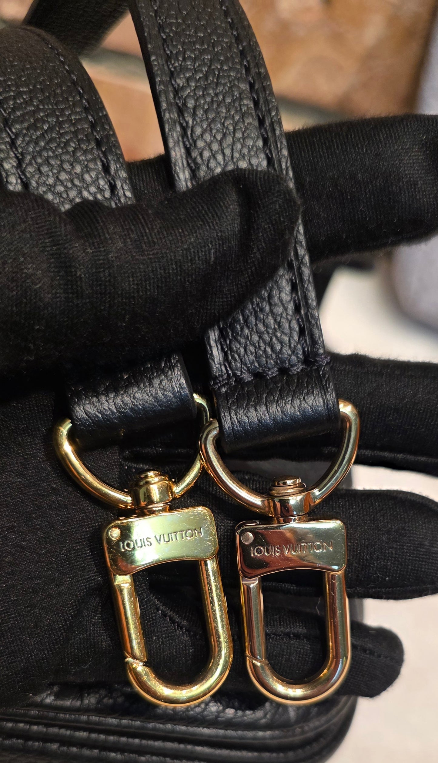 Authentic Louis Vuitton Pochette Metis Empreinte Noir