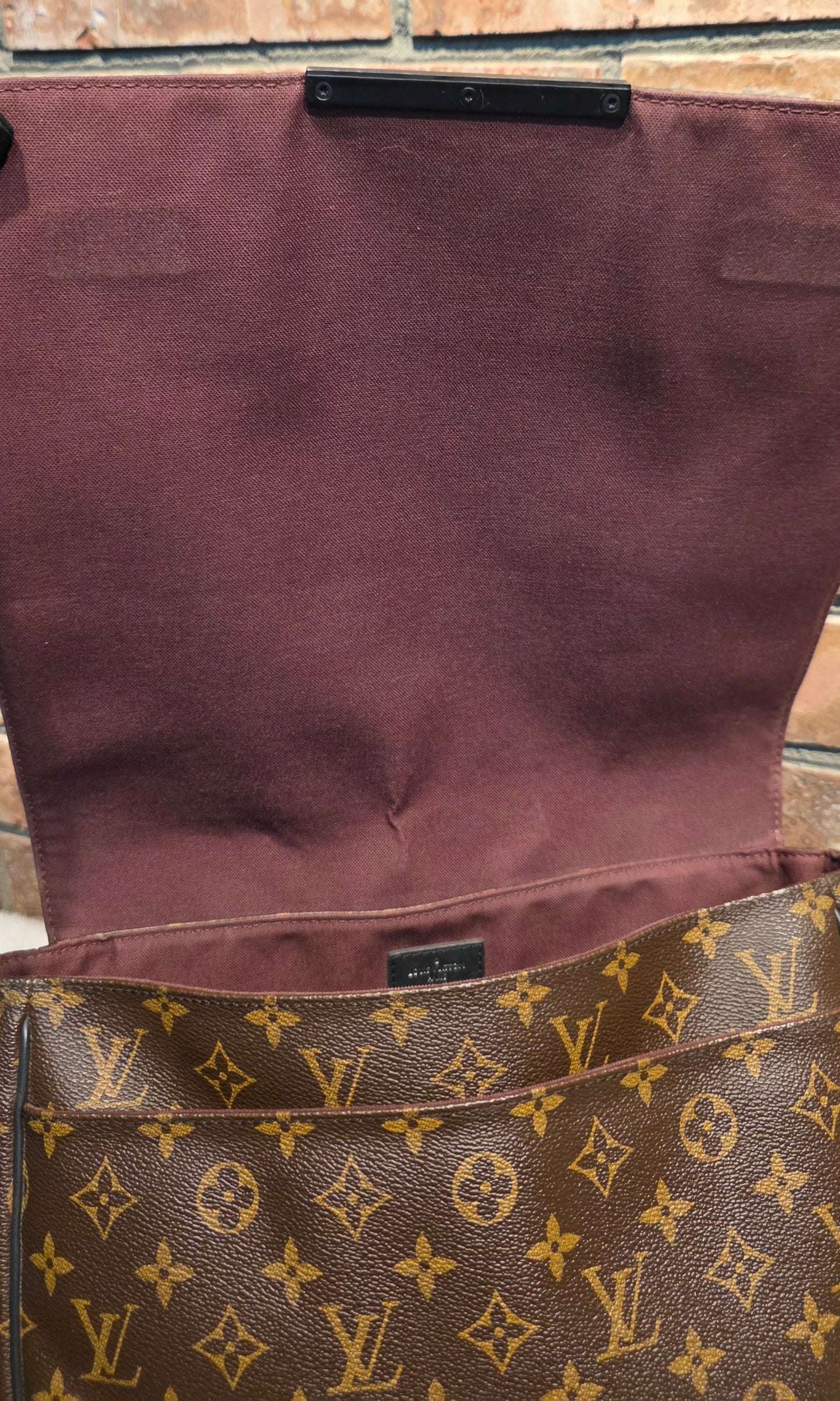 Authentic Louis Vuitton Monogram Macassar District MM