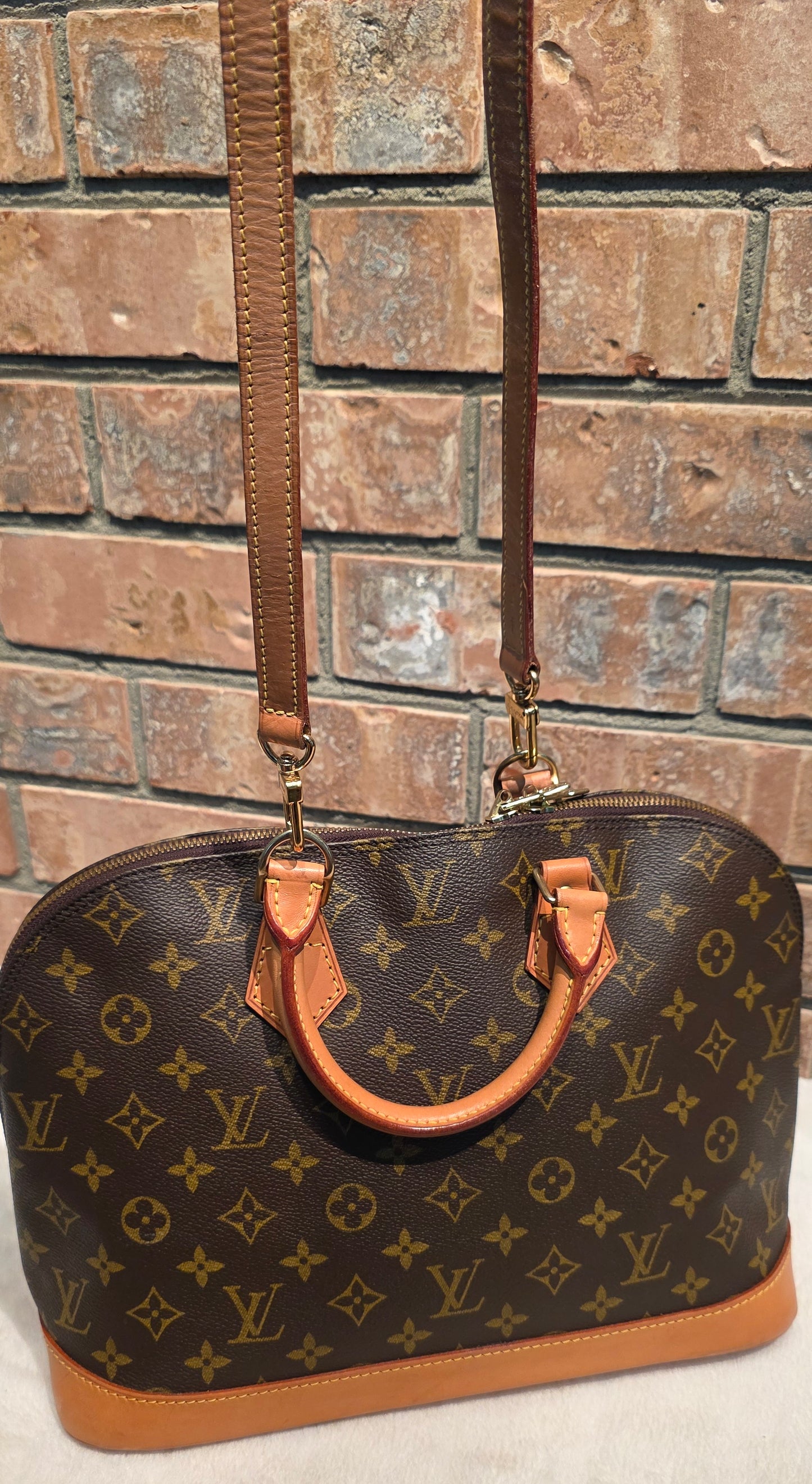 Authentic Louis Vuitton Alma PM Monogram (With Strap)