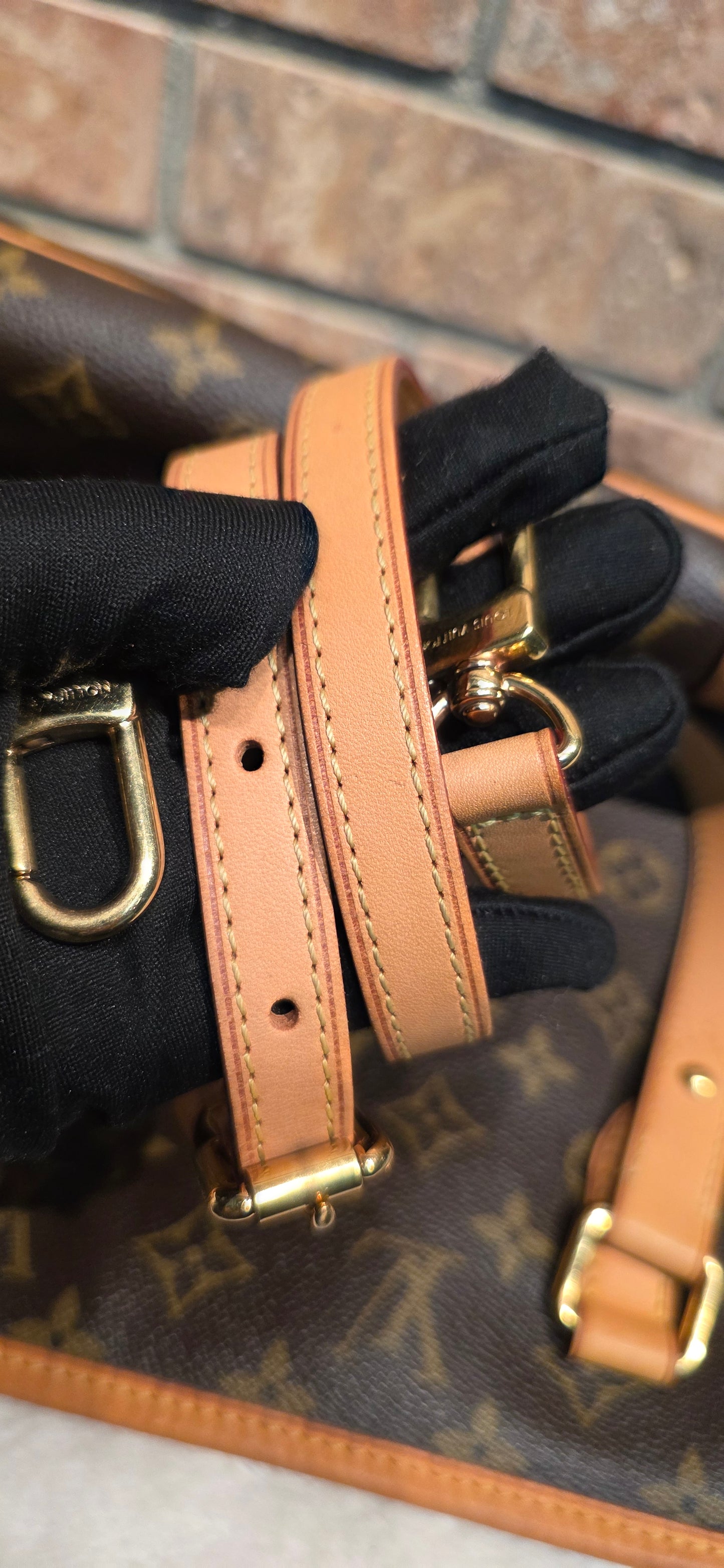 Authentic Louis Vuitton Estrella MM