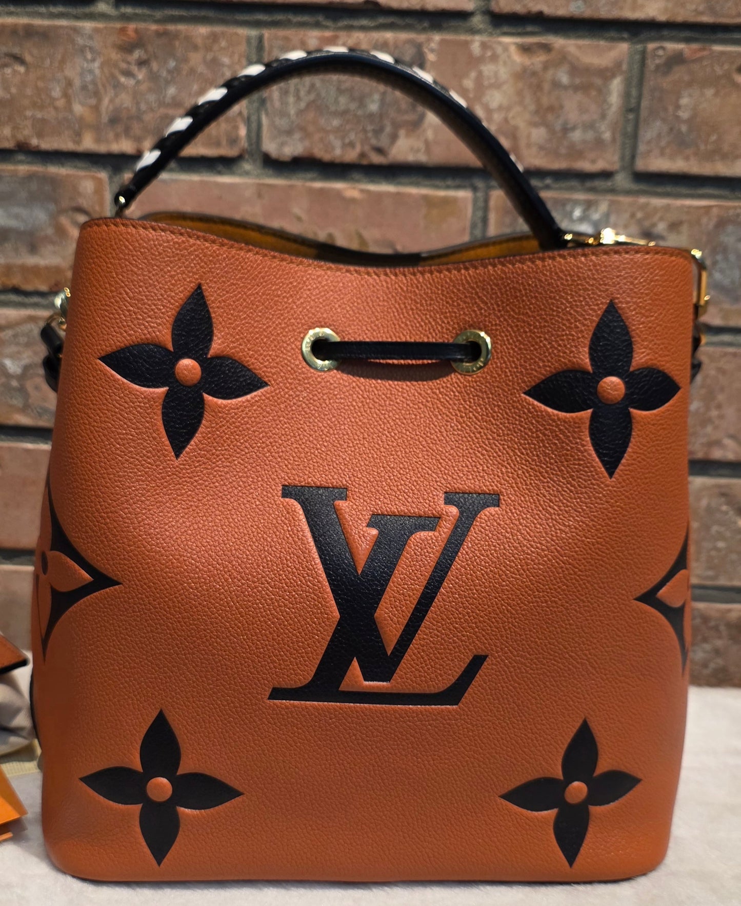 Authentic Louis Vuitton Crafty NeoNoe MM Giant Monogram in Caramel