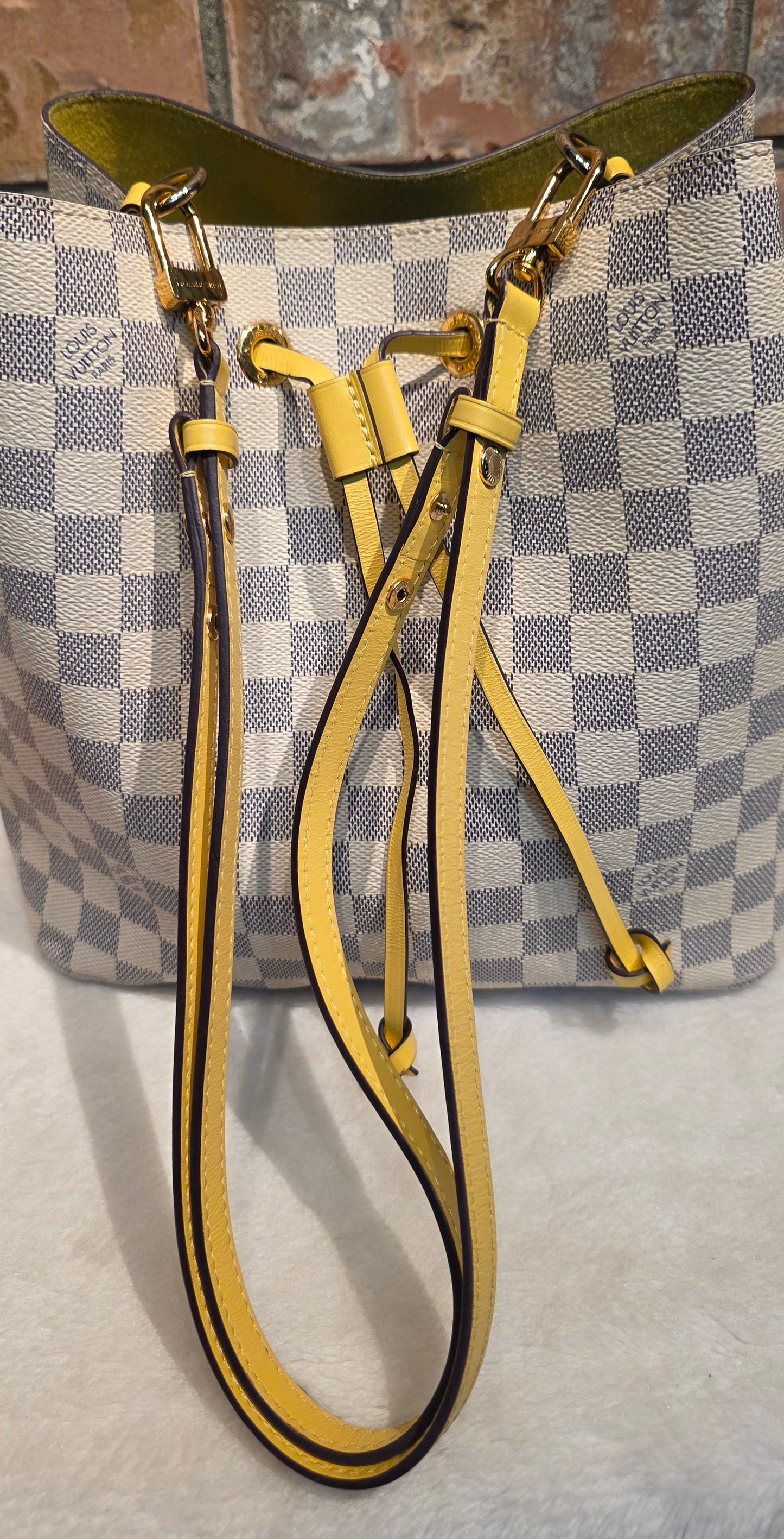 Authentic Louis Vuitton Neonoe MM Damier Azur in Pineapple