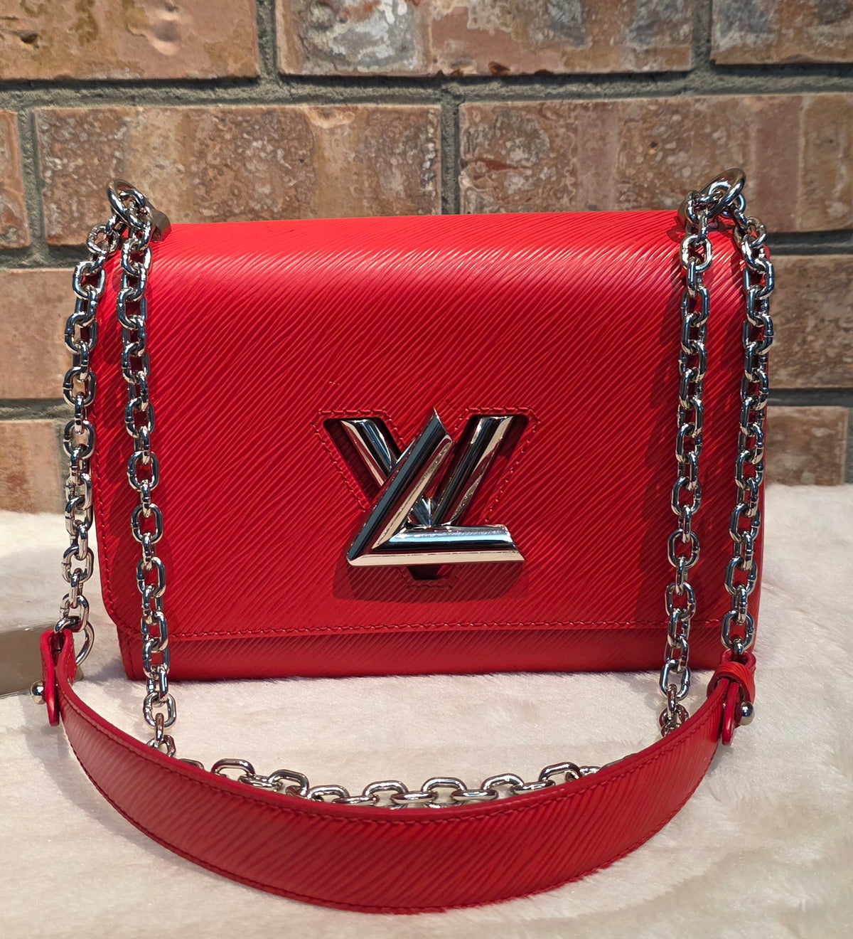 Authentic Louis Vuitton Twist MM Epi Leather in Red