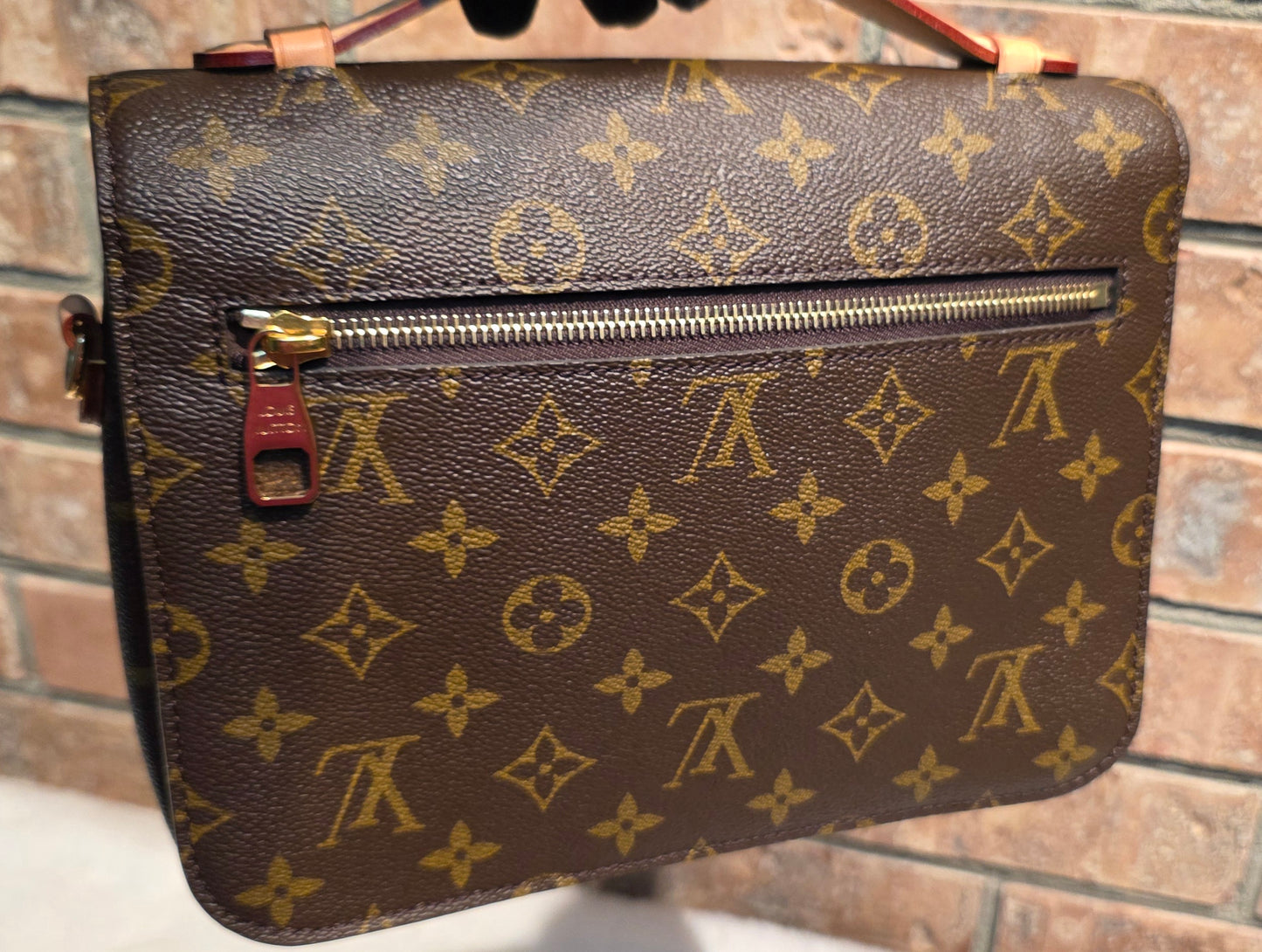 Authentic Louis Vuitton Pochette Metis Monogram