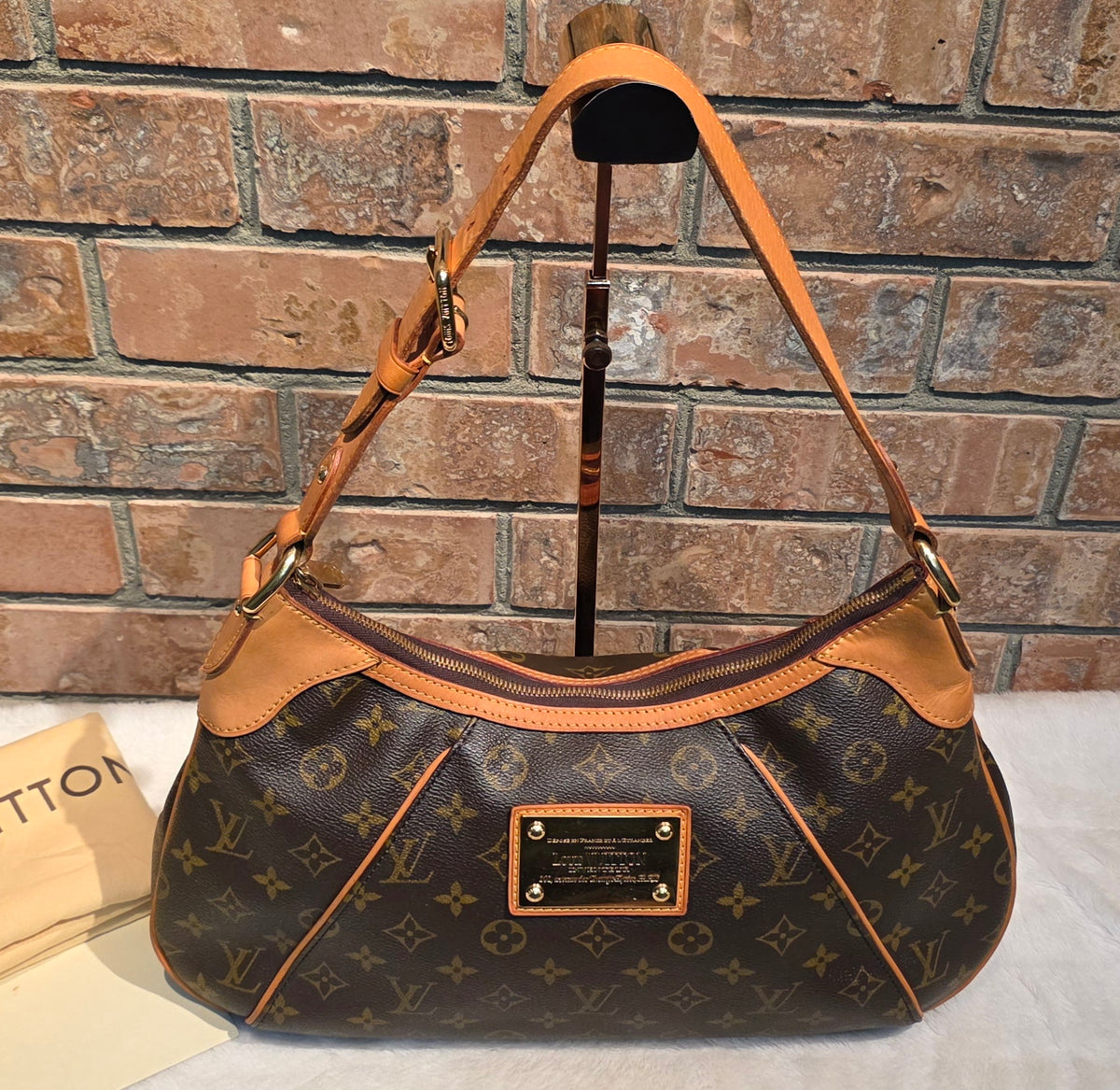 Authentic Louis Vuitton Thames GM Monogram