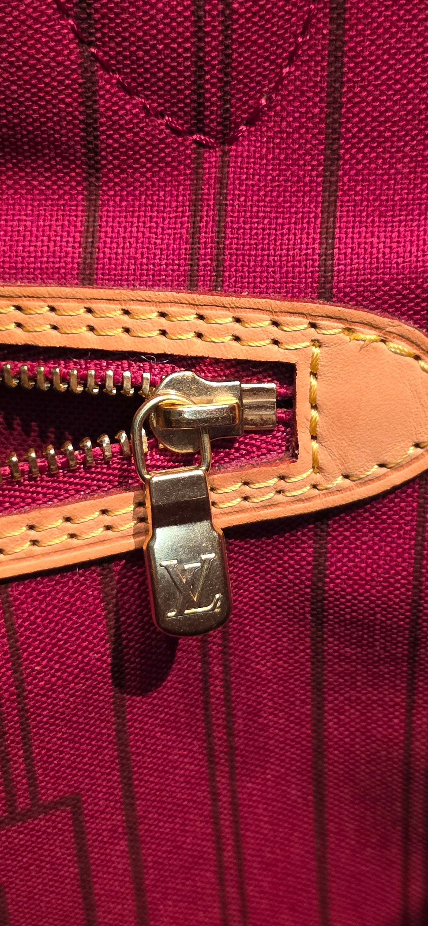 Authentic Neverfull MM Monogram Fuchsia Interior (BAG ONLY)