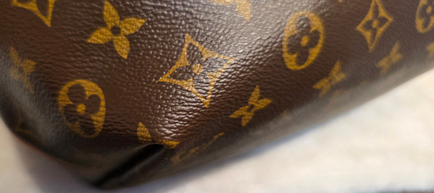 Authentic Louis Vuitton Turenne MM (SR2156)