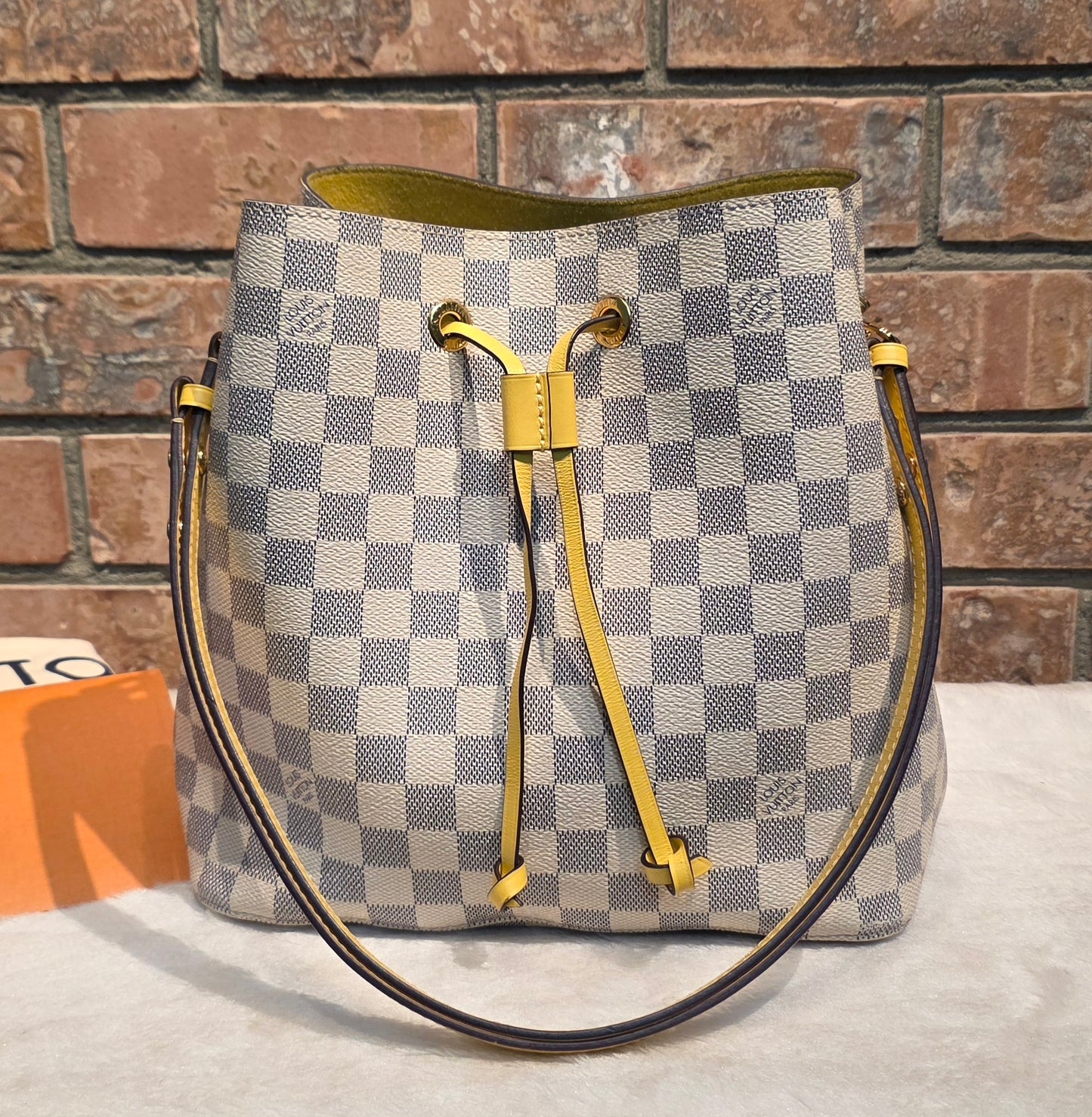Authentic Louis Vuitton Neonoe MM Damier Azur in Pineapple