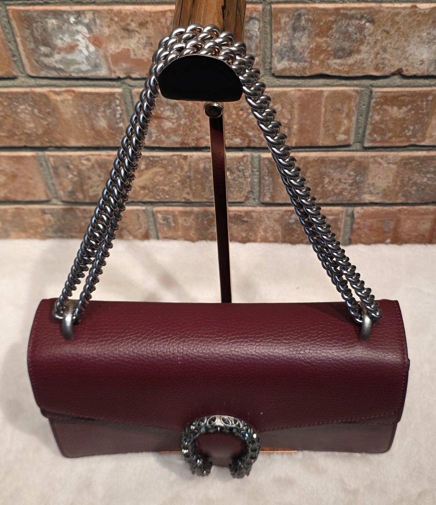 Authentic Gucci Dionysus Shoulder Bag in Burgundy