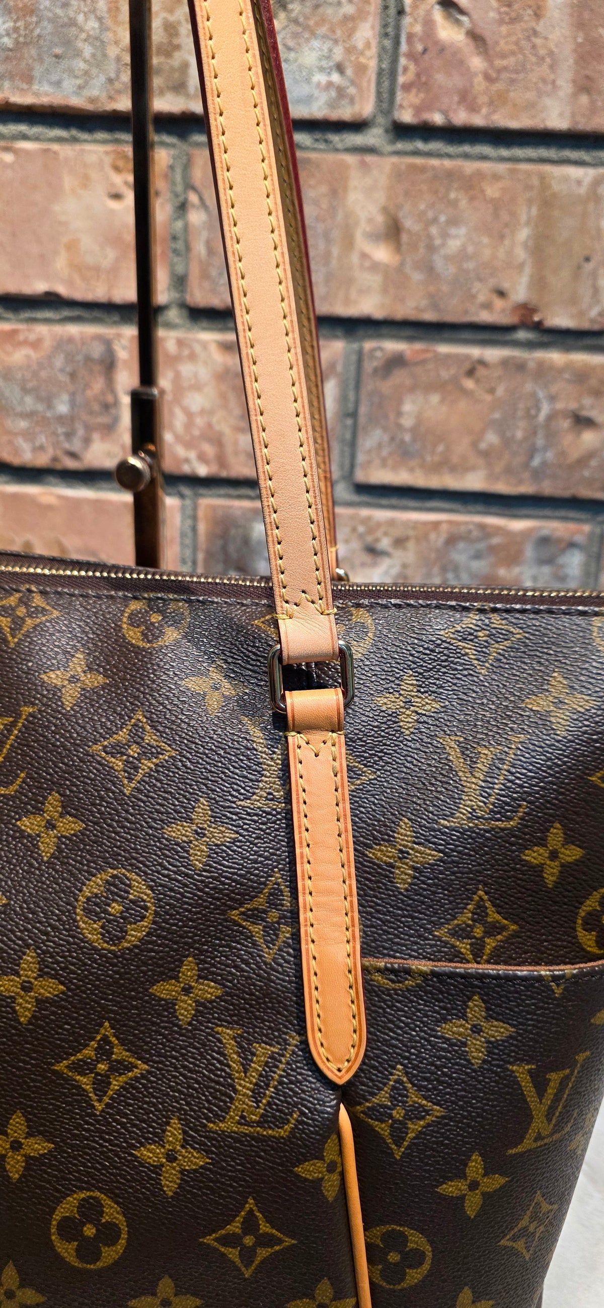 Authentic Louis Vuitton Totally MM Monogram
