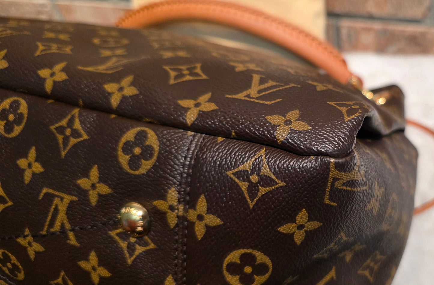 Authentic Louis Vuitton Artsy MM Monogram