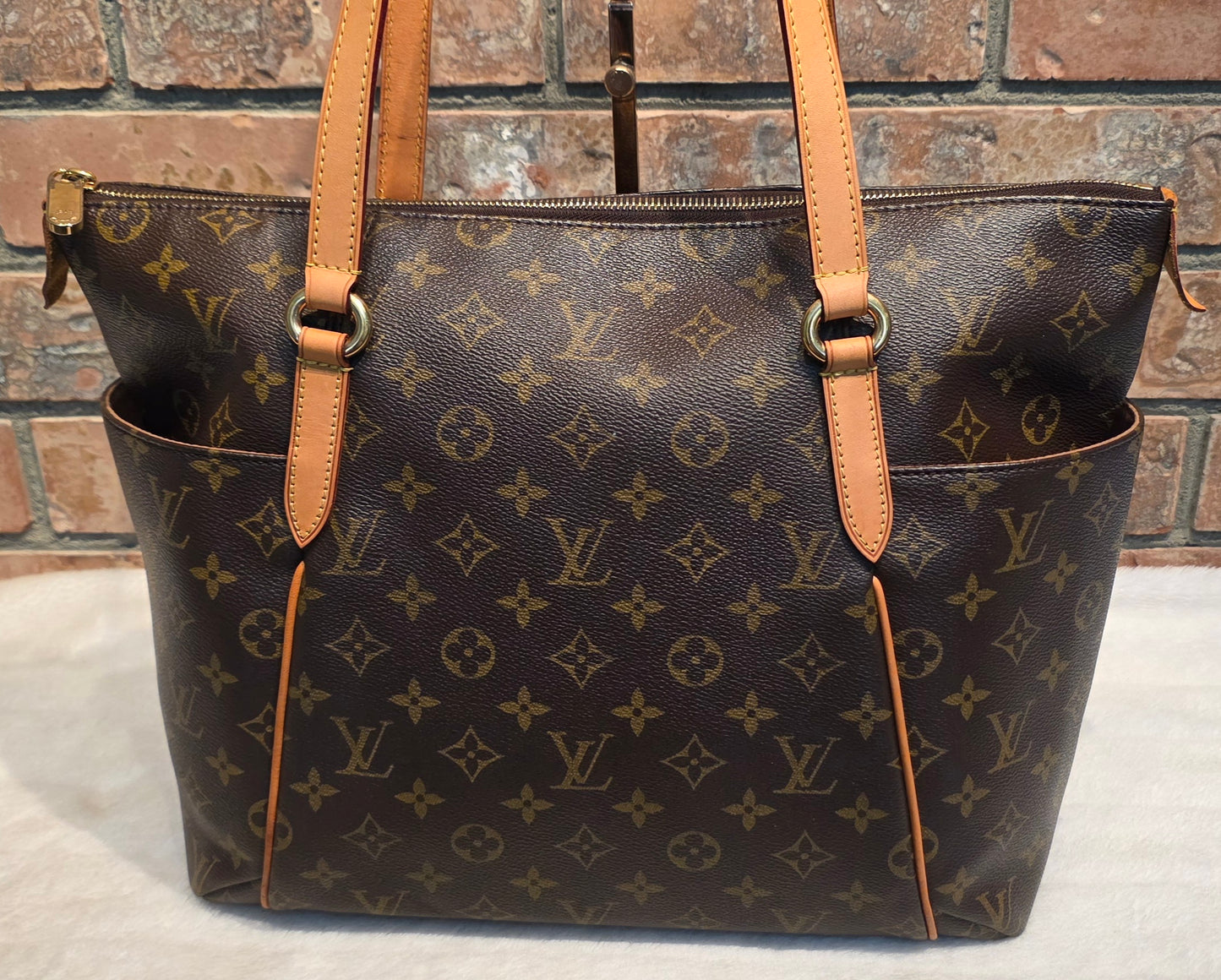 Authentic Louis Vuitton Totally MM