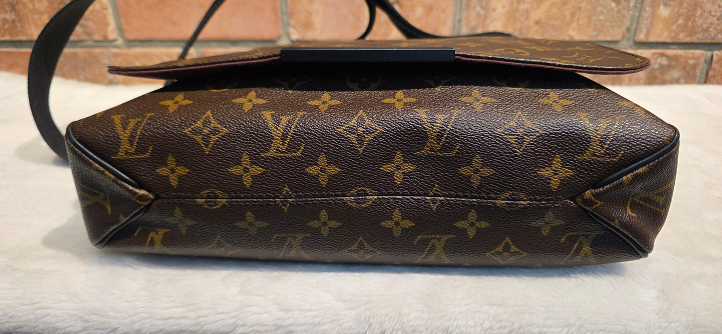 Authentic Louis Vuitton Monogram Macassar District MM