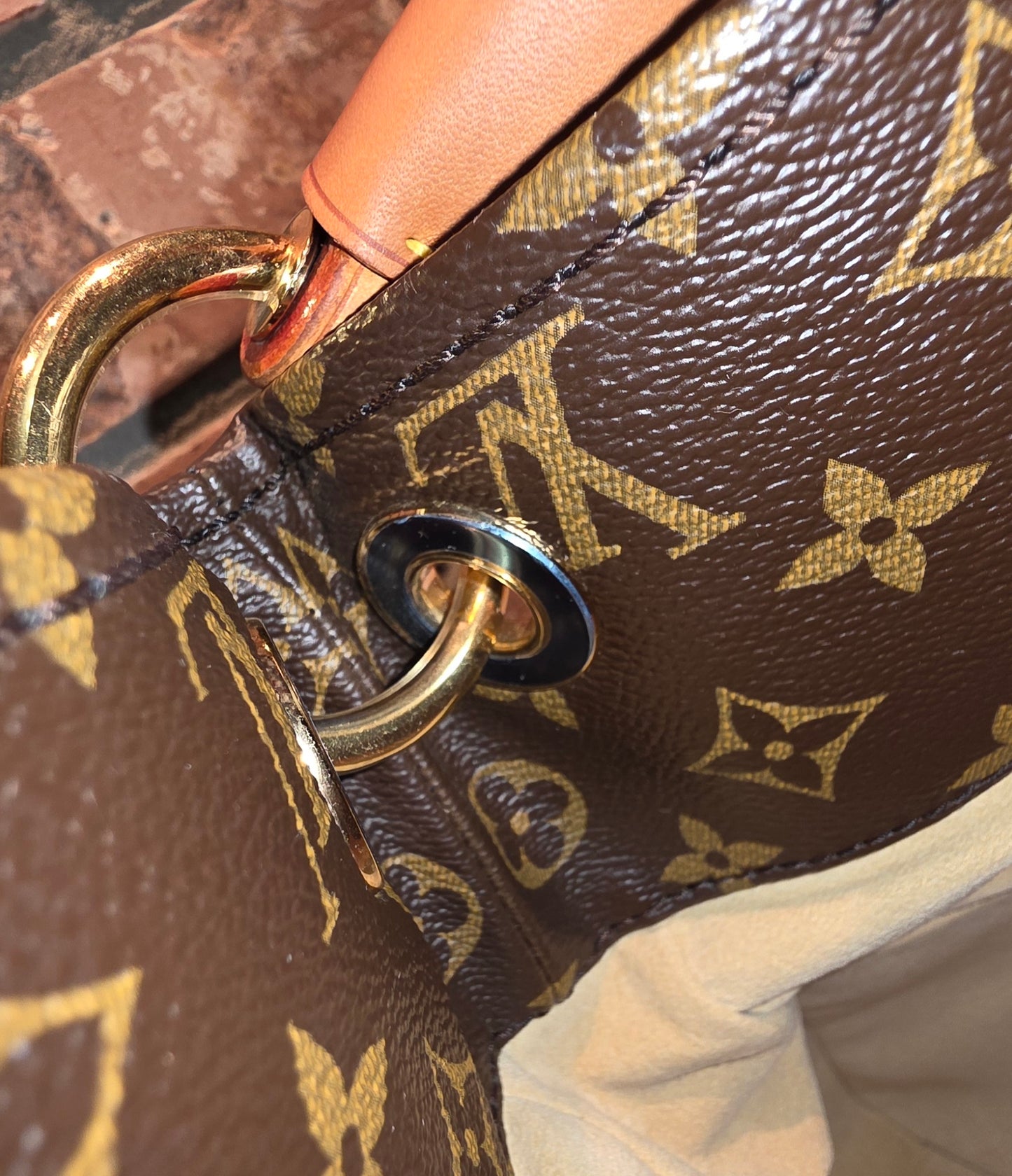 Authentic Louis Vuitton Artsy MM Monogram