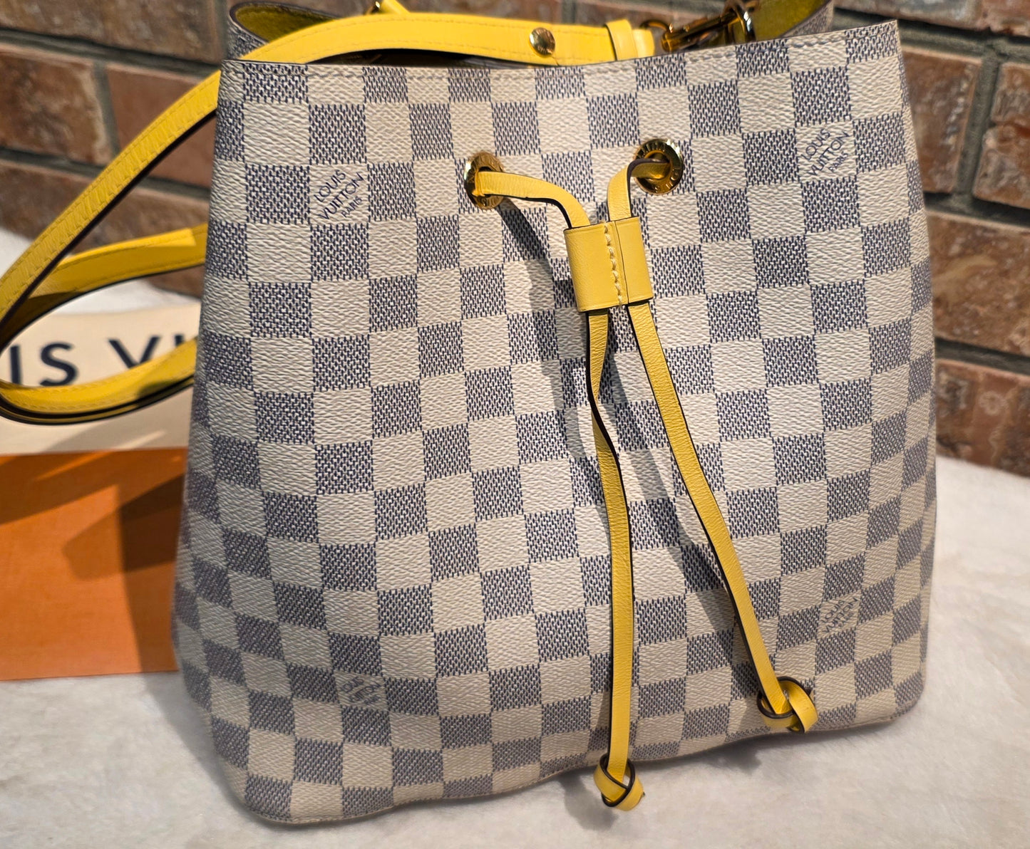 Authentic Louis Vuitton Neonoe MM Damier Azur in Pineapple
